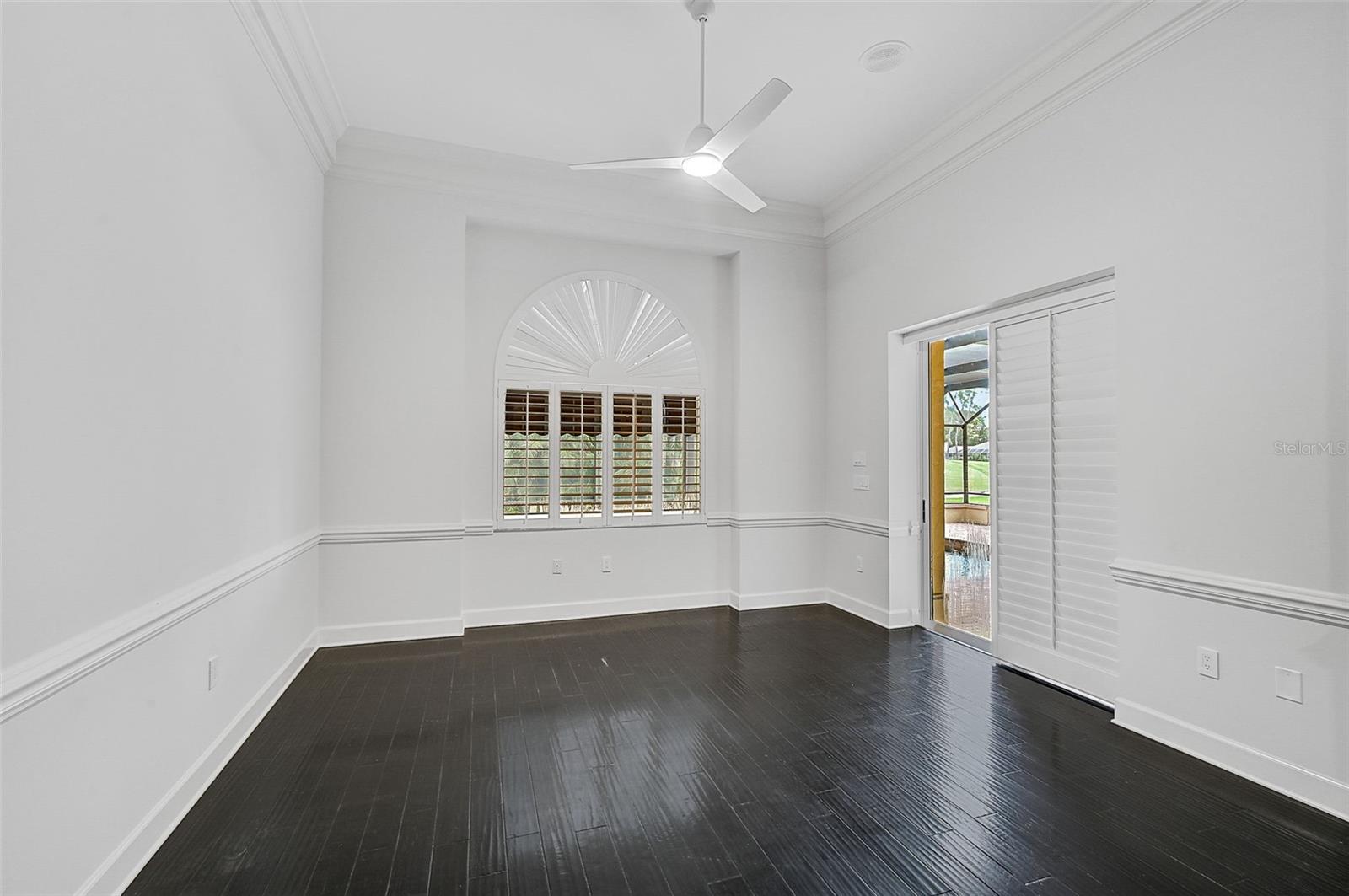 909 MACEWEN DR — photo 26