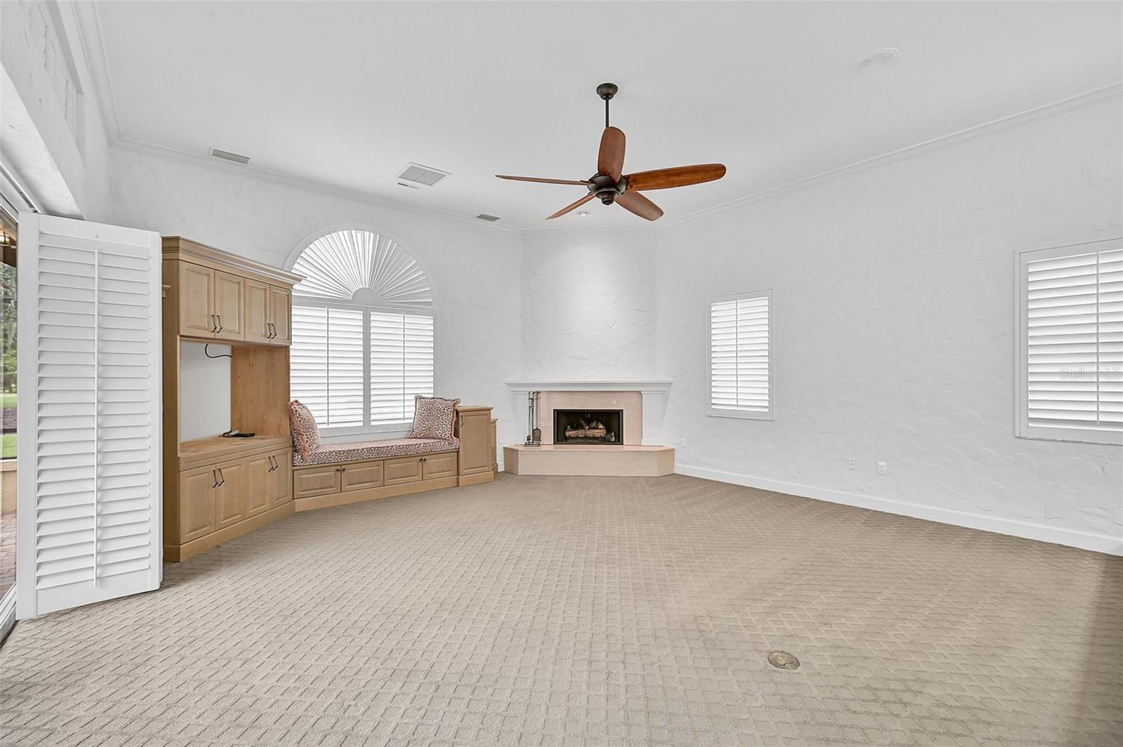 909 MACEWEN DR — photo 18