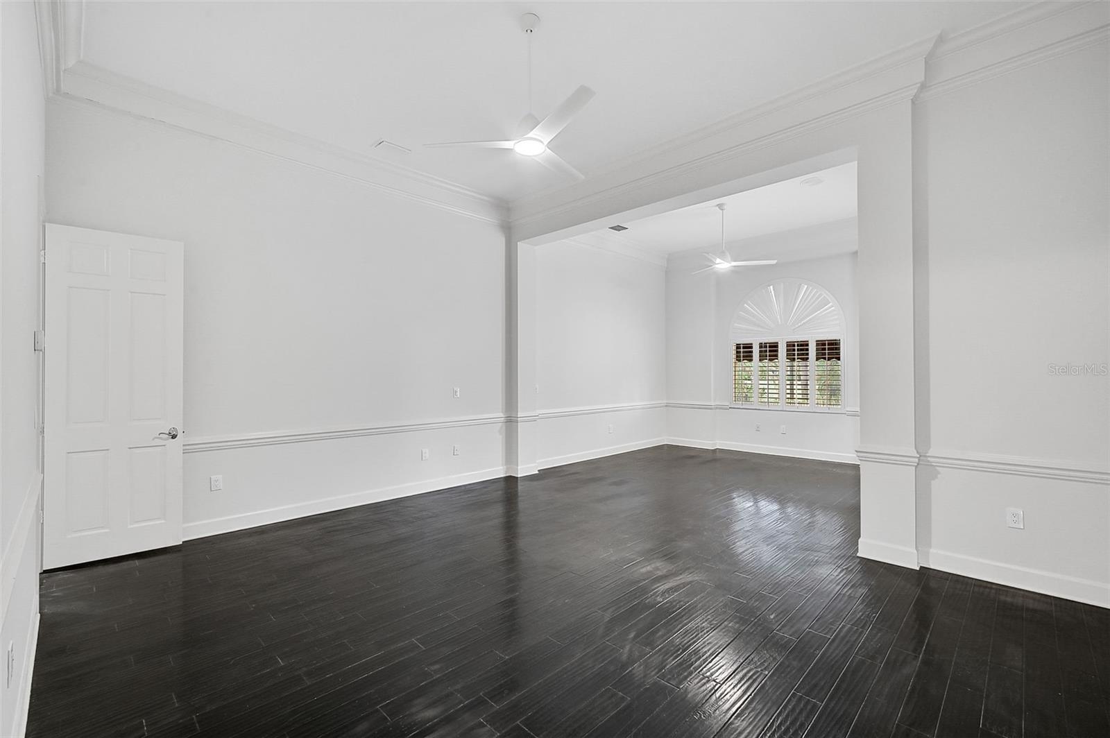 909 MACEWEN DR — photo 24
