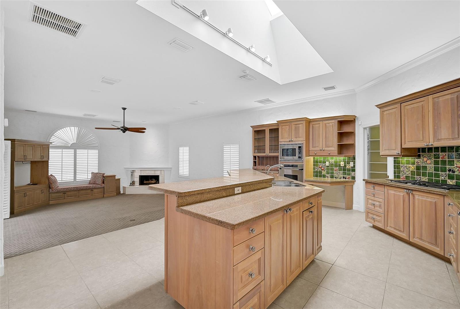 909 MACEWEN DR — photo 16