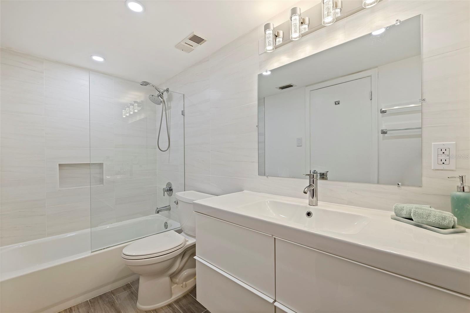 6145 SUN BLVD #304 — photo 8