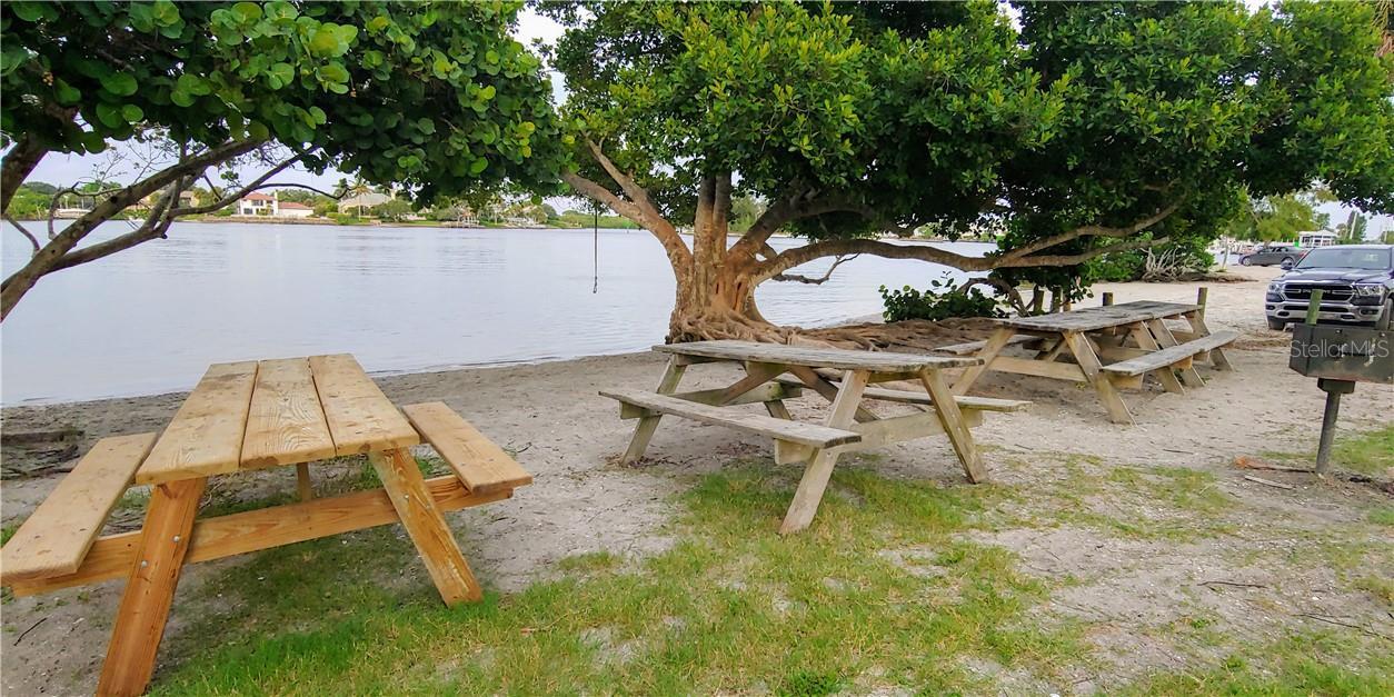 309 SHORE T RD — photo 36