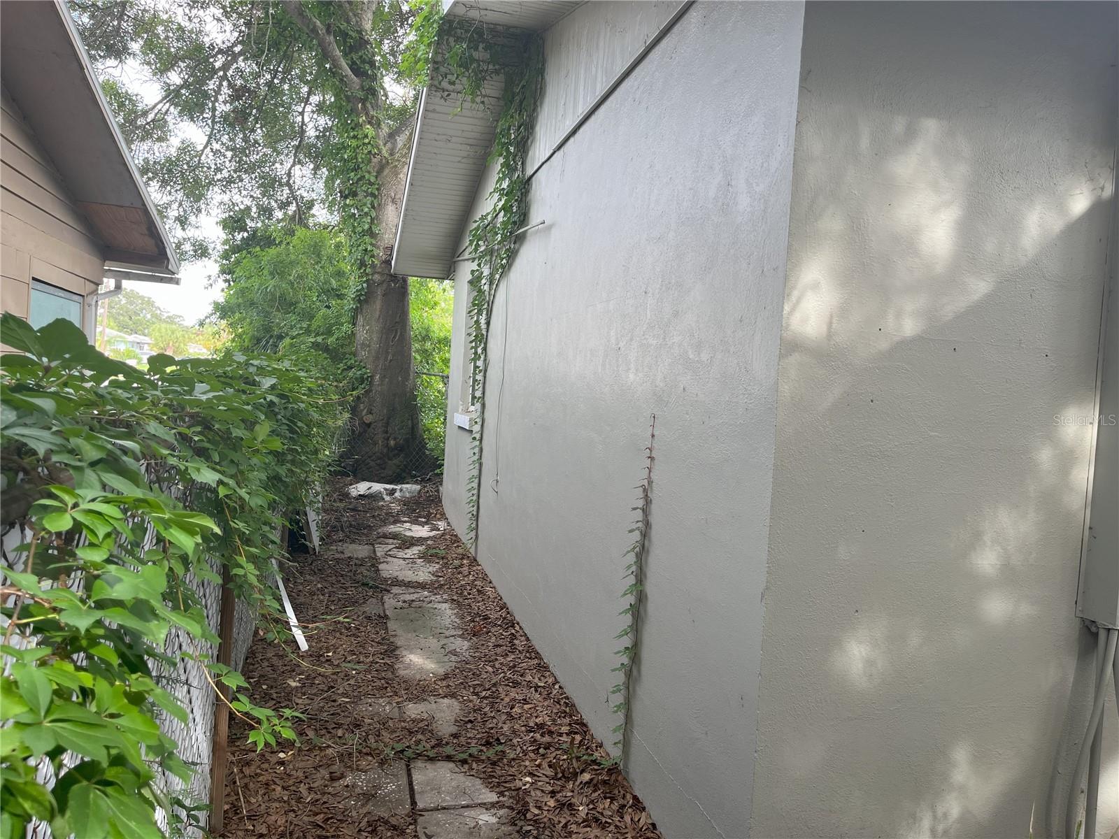 120 S SAN REMO AVE — photo 19