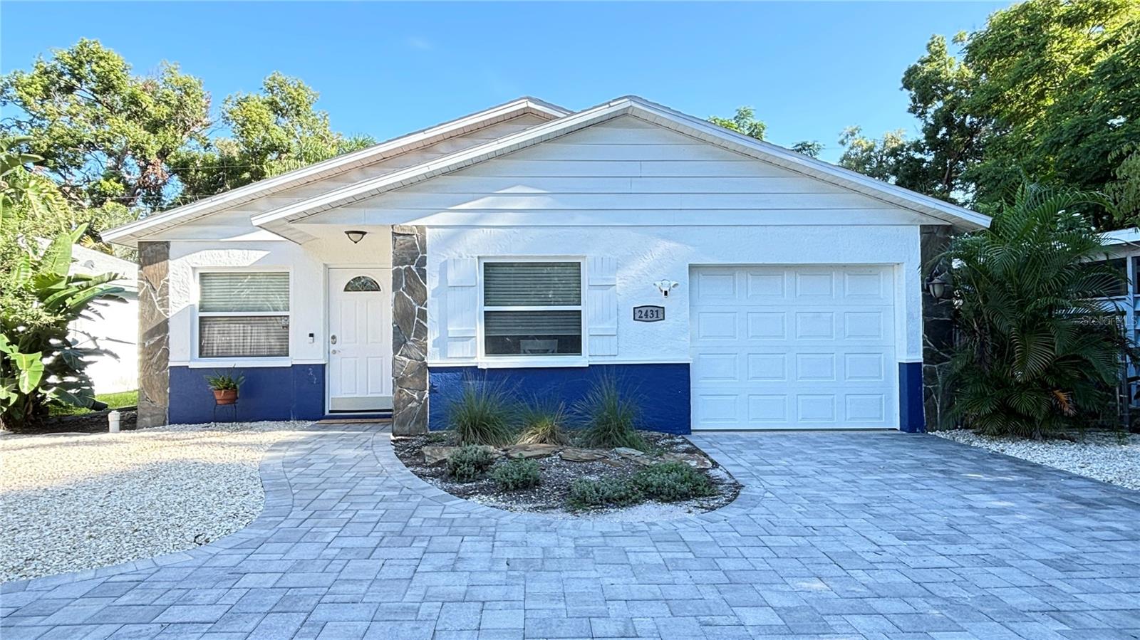 2431 LOMA LINDA ST — photo 2
