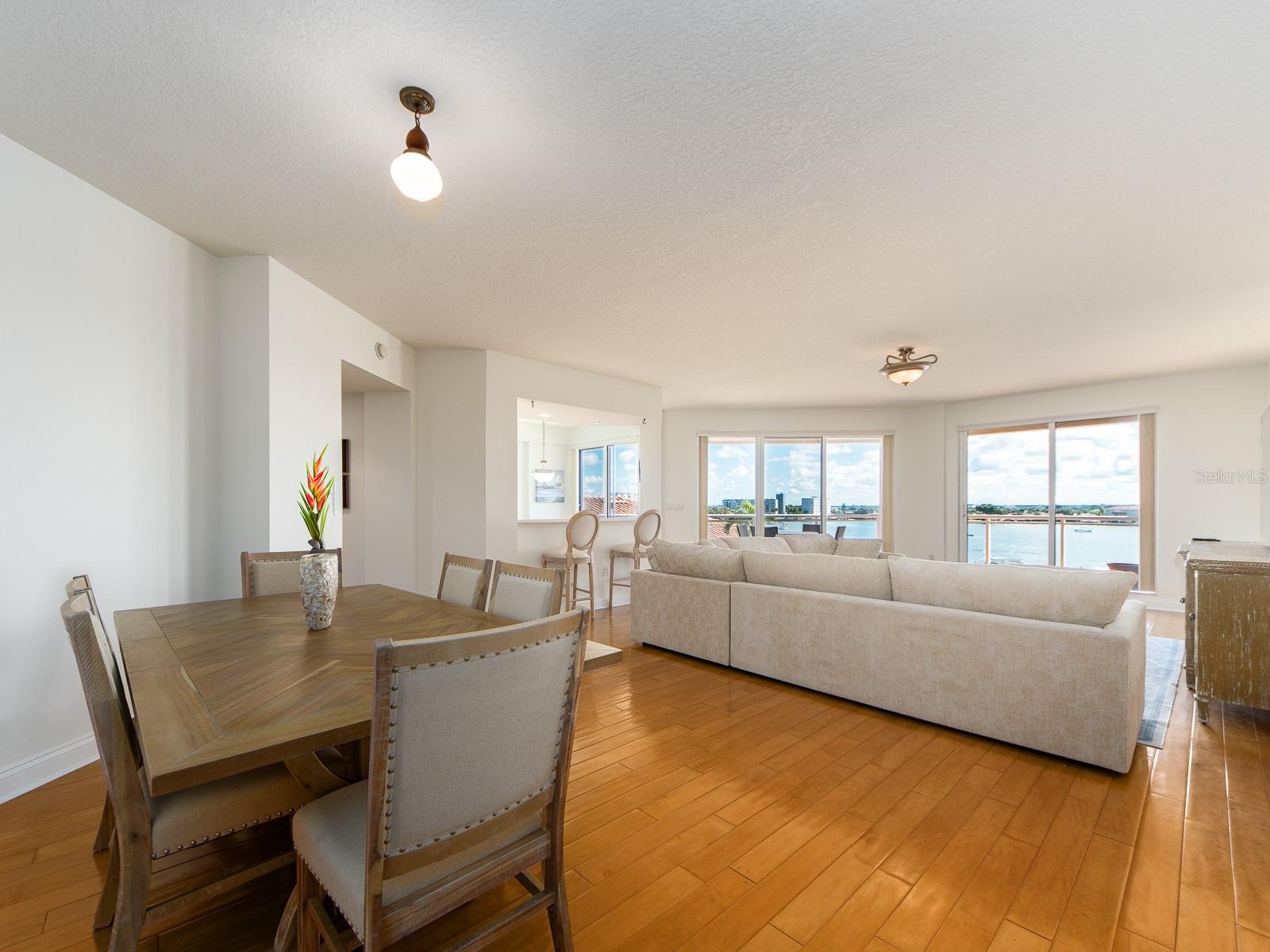 521 MANDALAY AVE #410 — photo 4