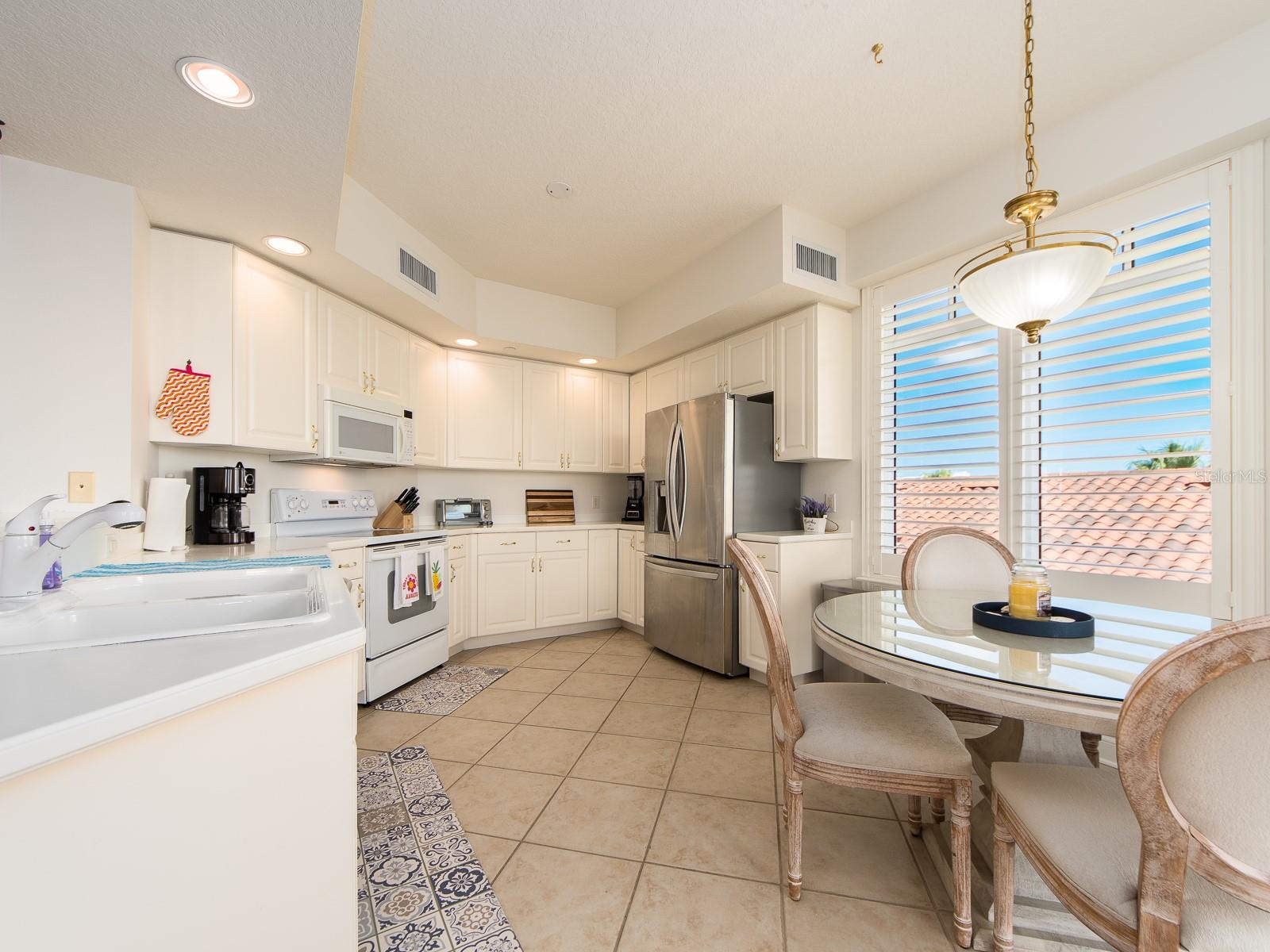 521 MANDALAY AVE #410 — photo 12