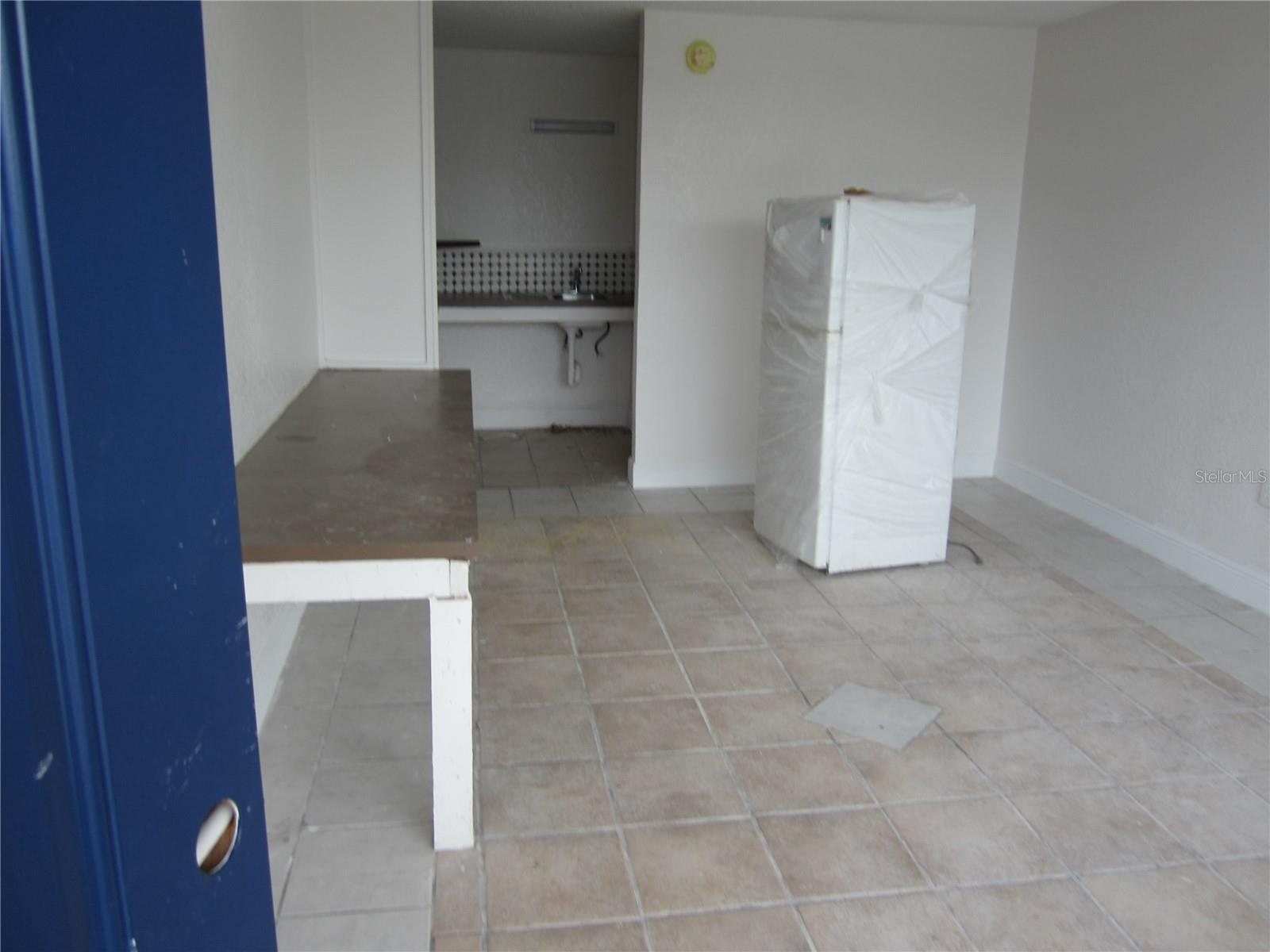 4011 E COLUMBUS DR — photo 5