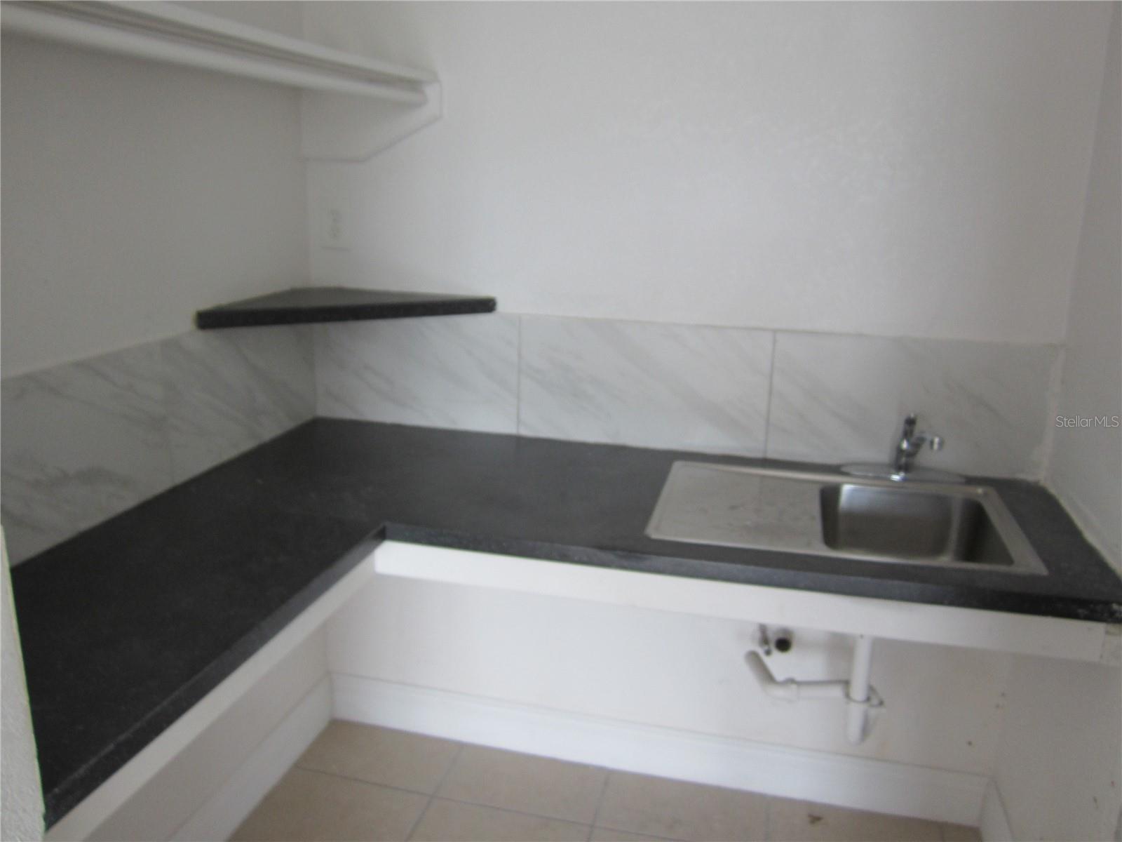 4011 E COLUMBUS DR — photo 2