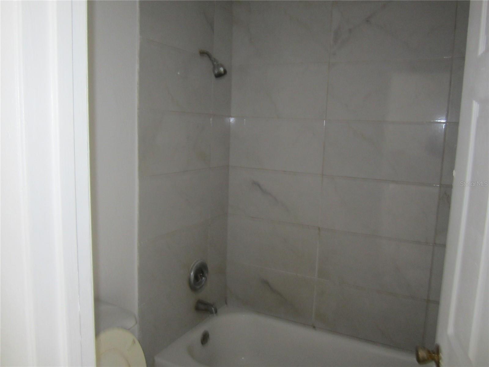4011 E COLUMBUS DR — photo 7