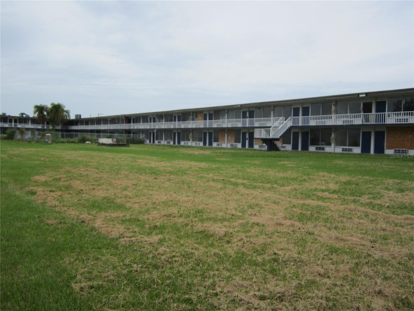 4011 E COLUMBUS DR — photo 10