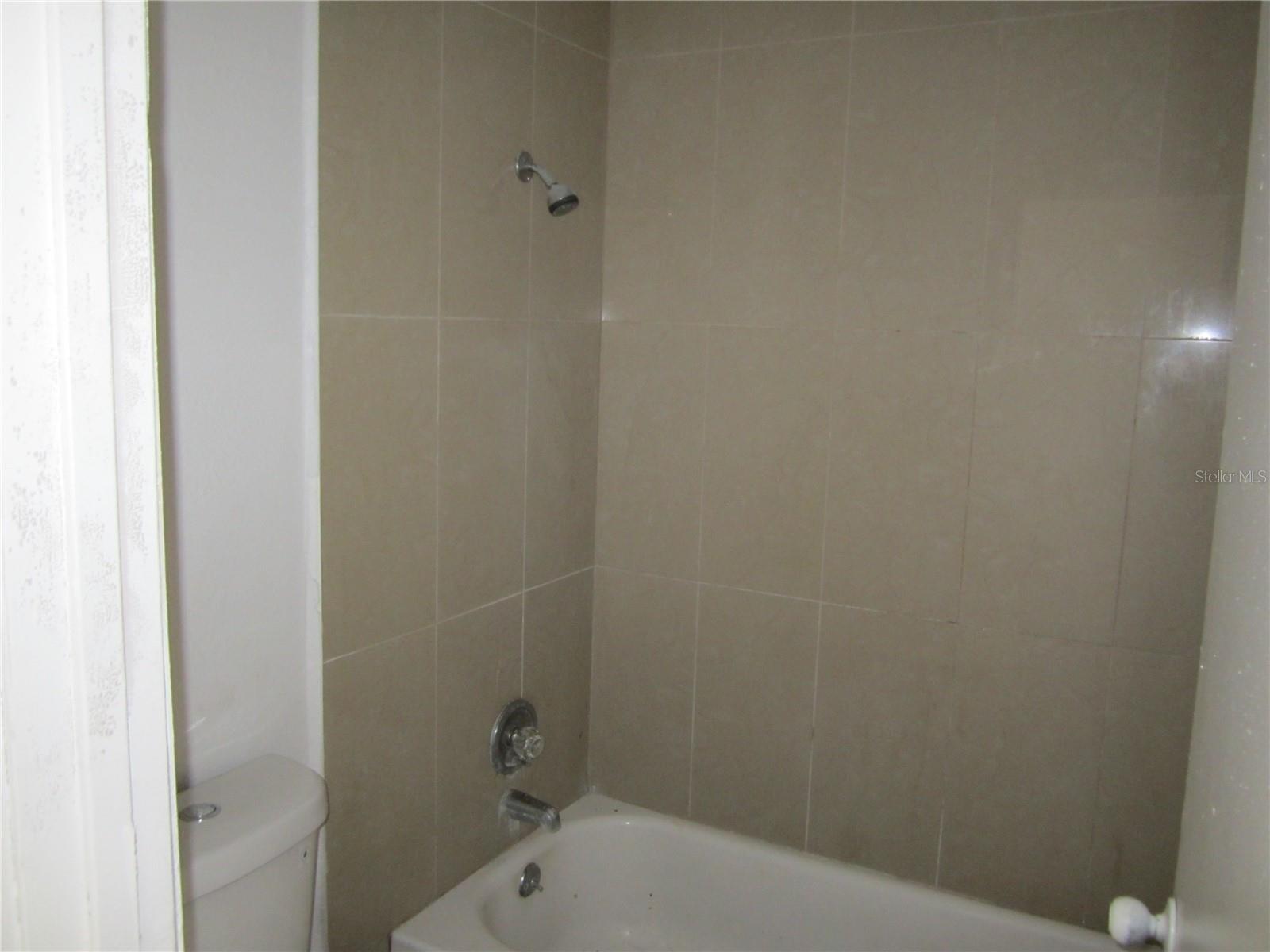 4011 E COLUMBUS DR — photo 3