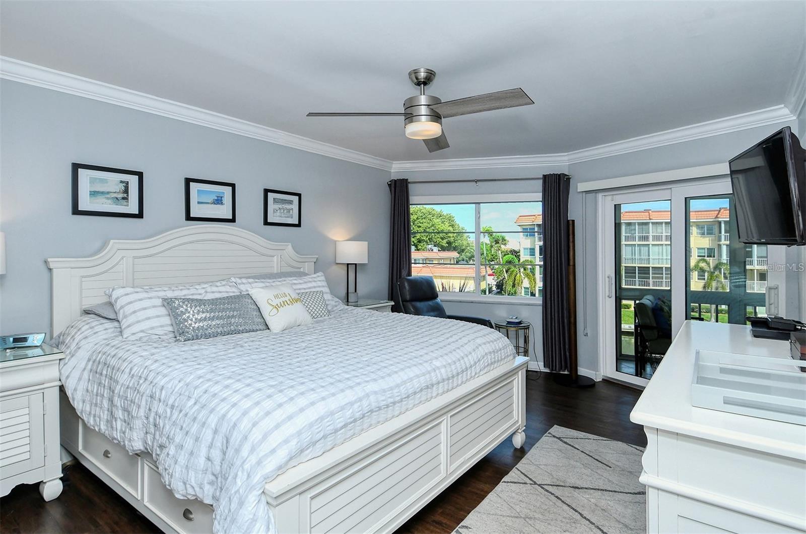1215 S PORTOFINO DR N #308 — photo 9