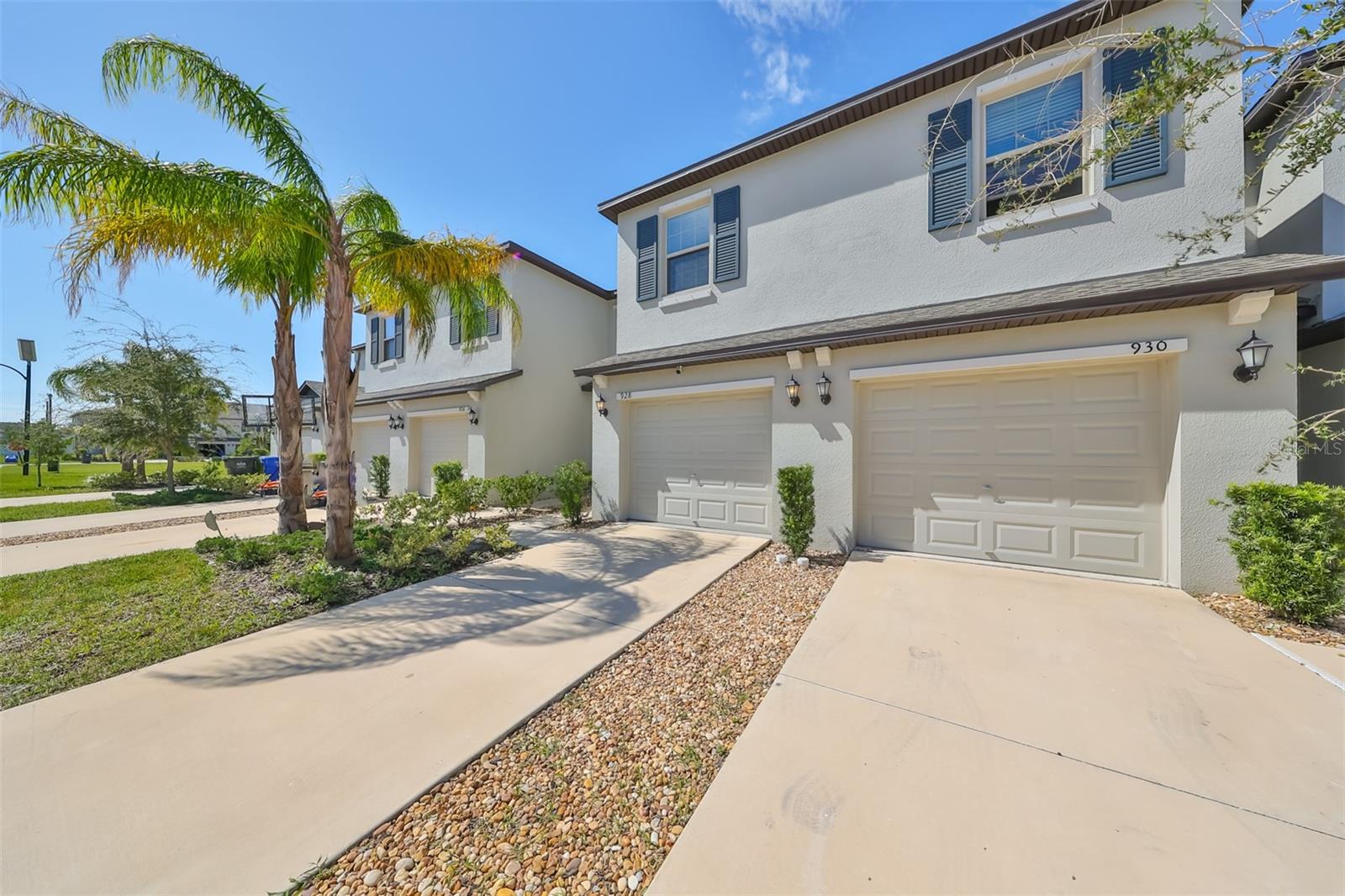 928 ROYAL EMPRESS DR — photo 3