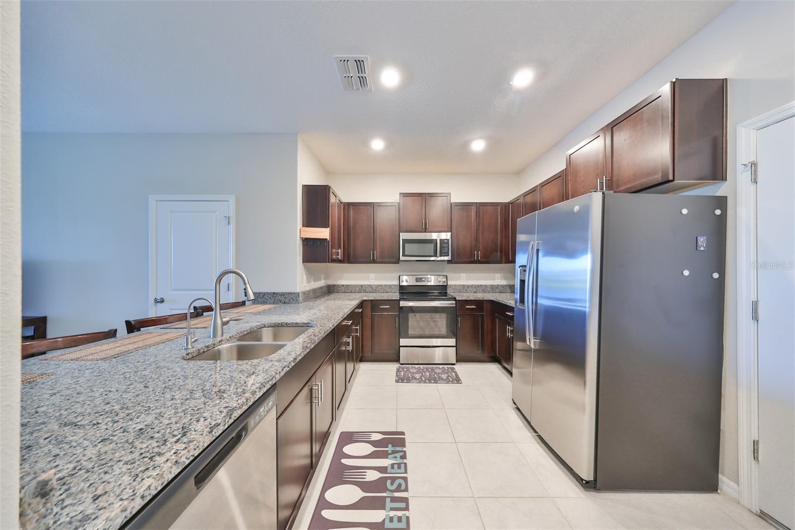 928 ROYAL EMPRESS DR — photo 9