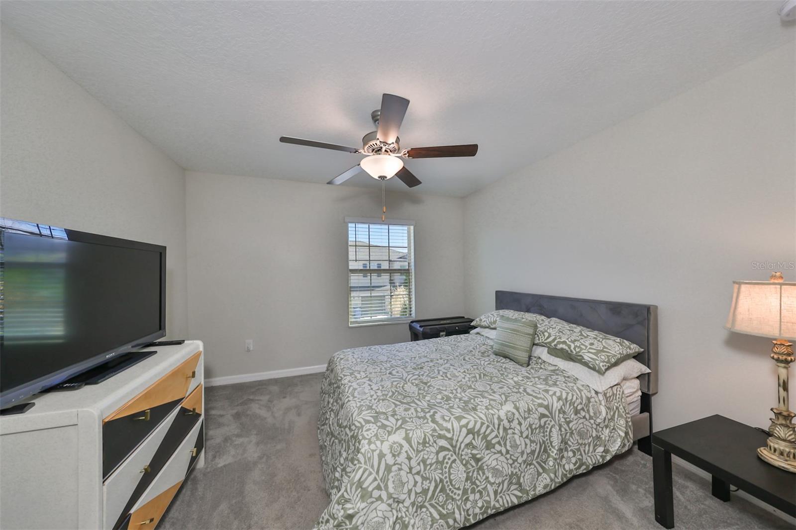 928 ROYAL EMPRESS DR — photo 35