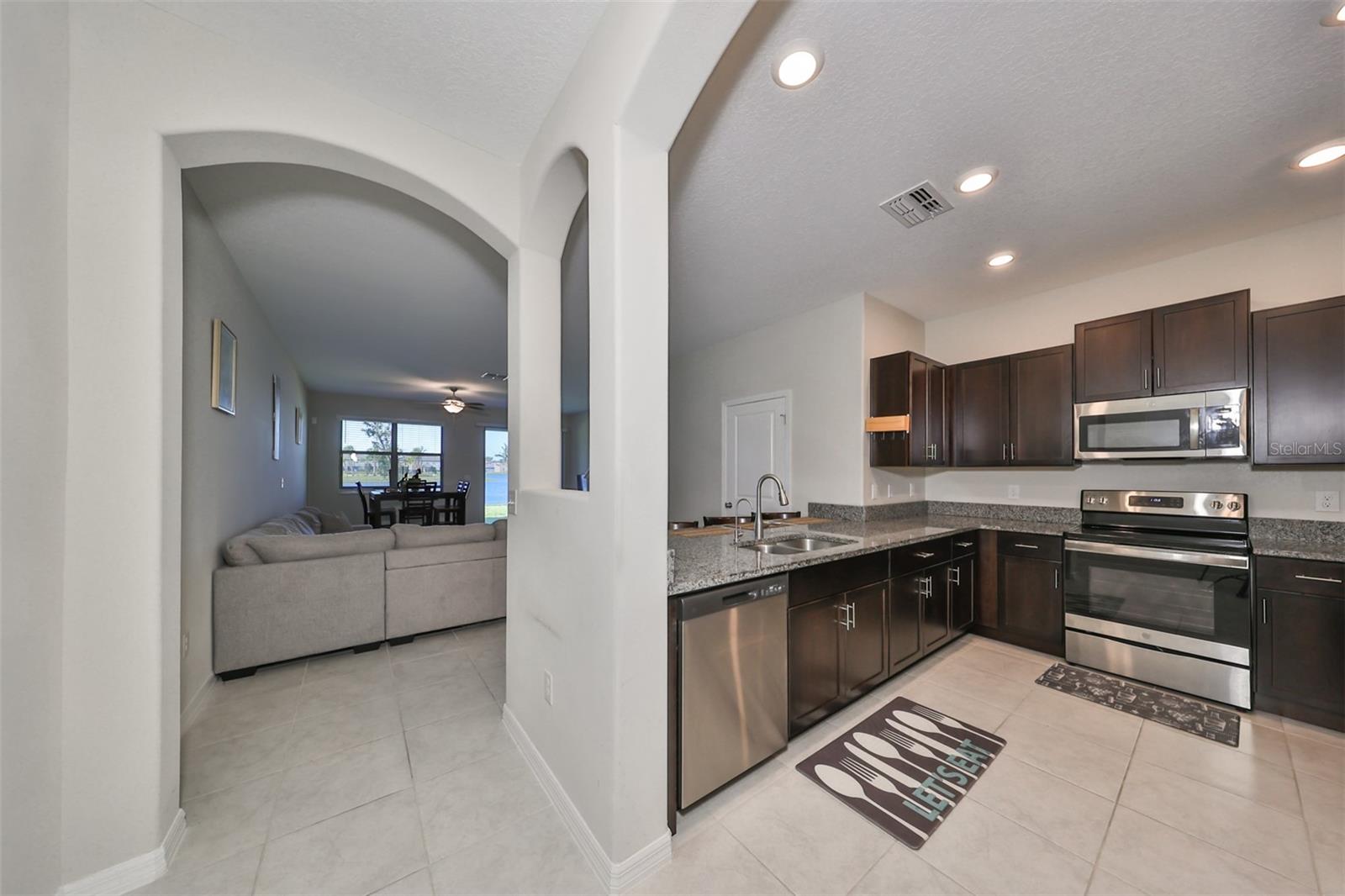 928 ROYAL EMPRESS DR — photo 8