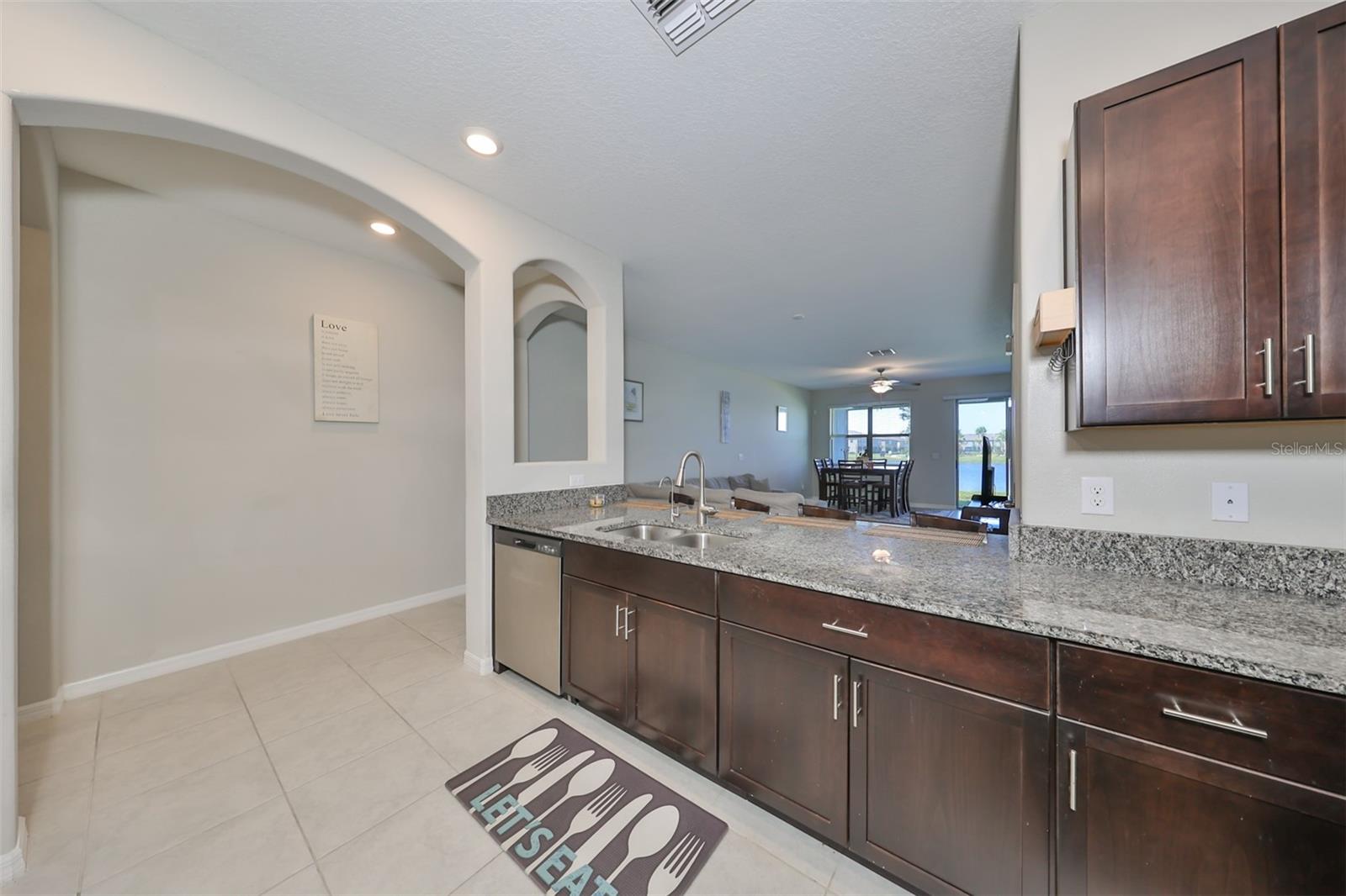 928 ROYAL EMPRESS DR — photo 10