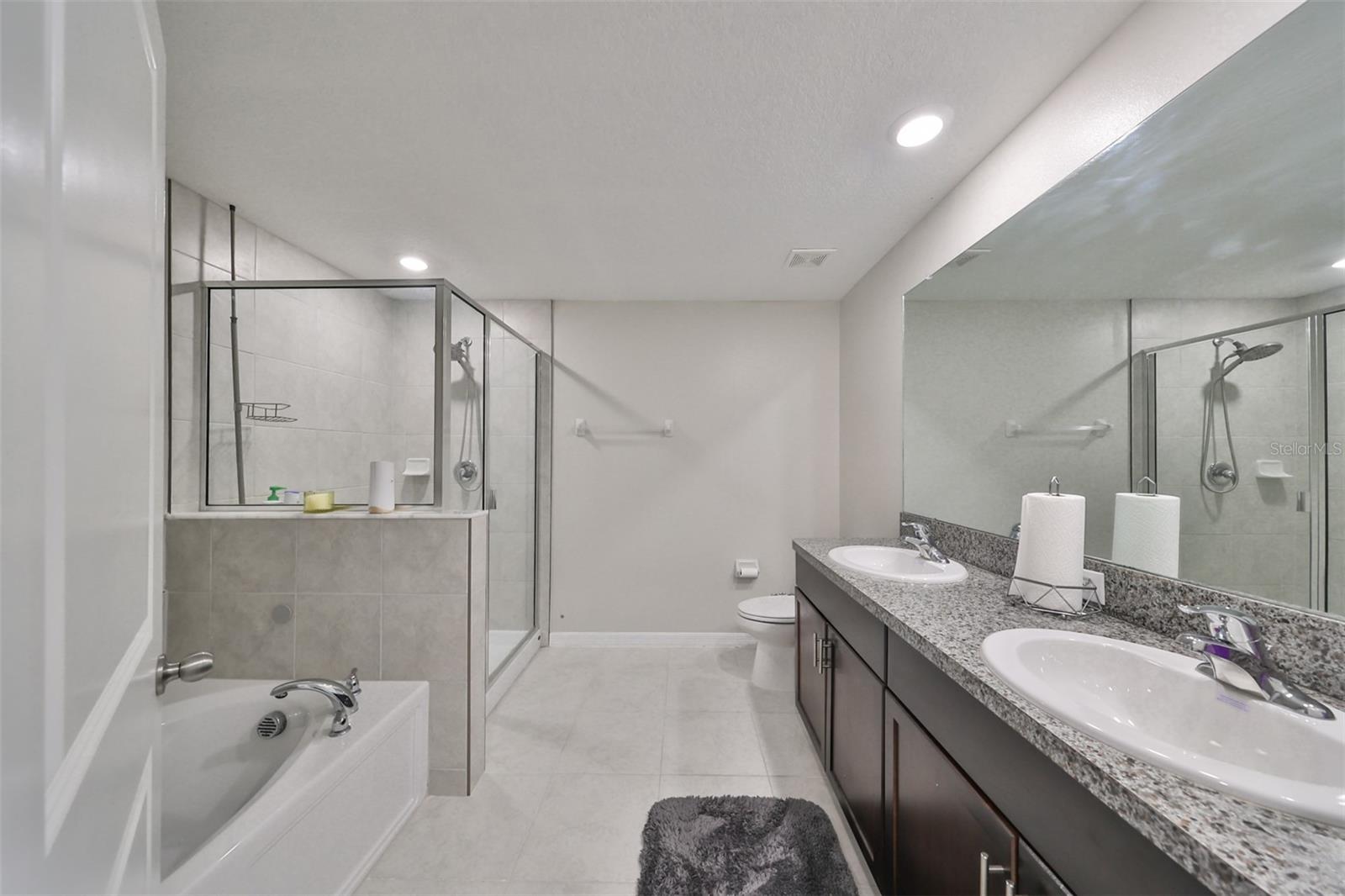 928 ROYAL EMPRESS DR — photo 29