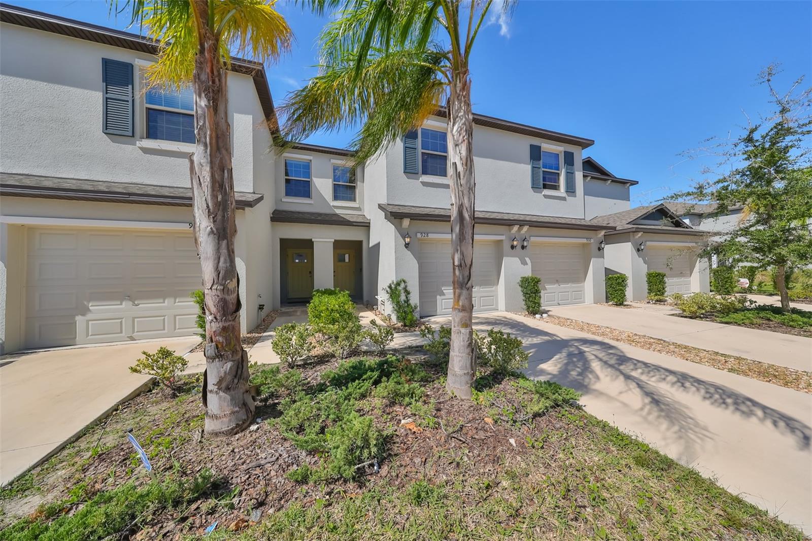 928 ROYAL EMPRESS DR — photo 2