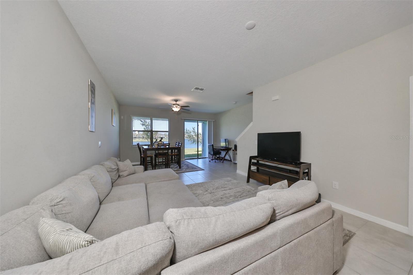 928 ROYAL EMPRESS DR — photo 18