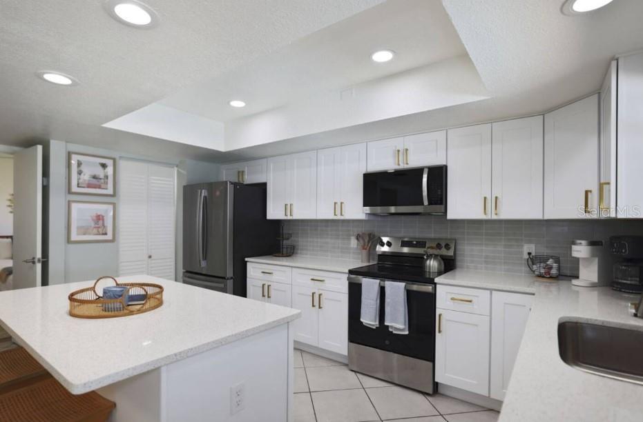 10075 W BAY ST — photo 12