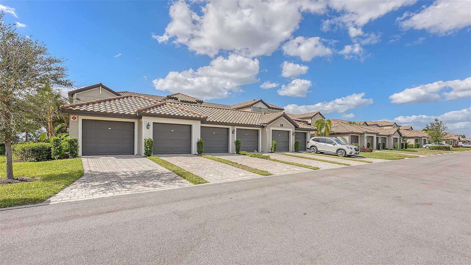 5710 PALMER CIR #201 — photo 3