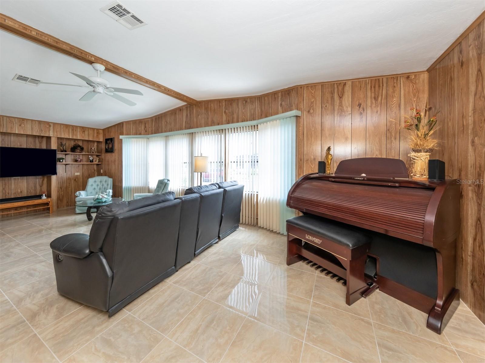 628 LA JOLLA CIR — photo 19