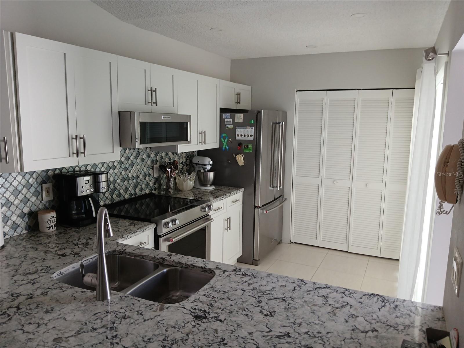 913 WATERSIDE LN #913 — photo 2