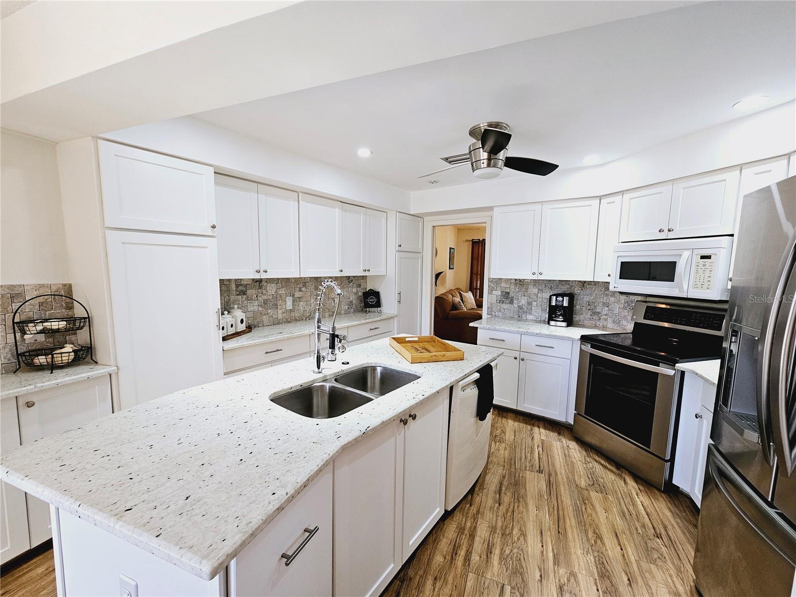 2411 BELLE RD — photo 8