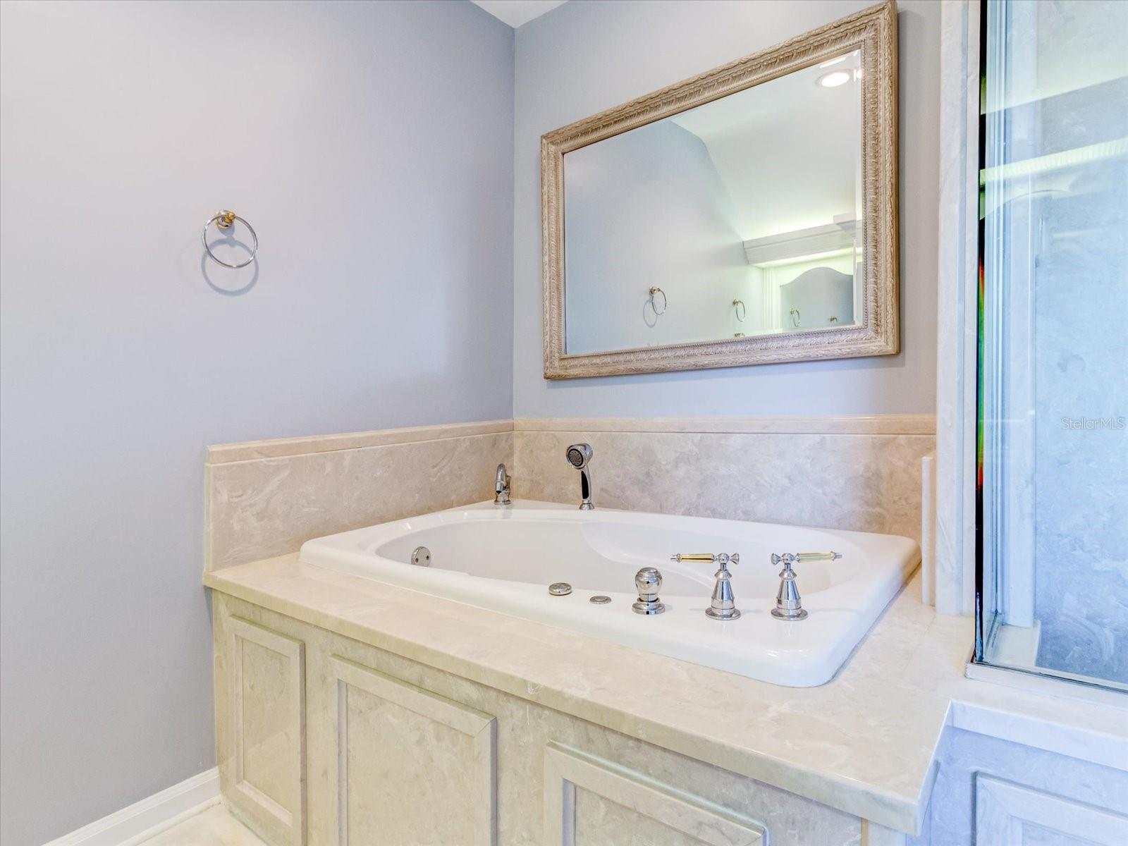 518 RIVERSIDE DR — photo 39