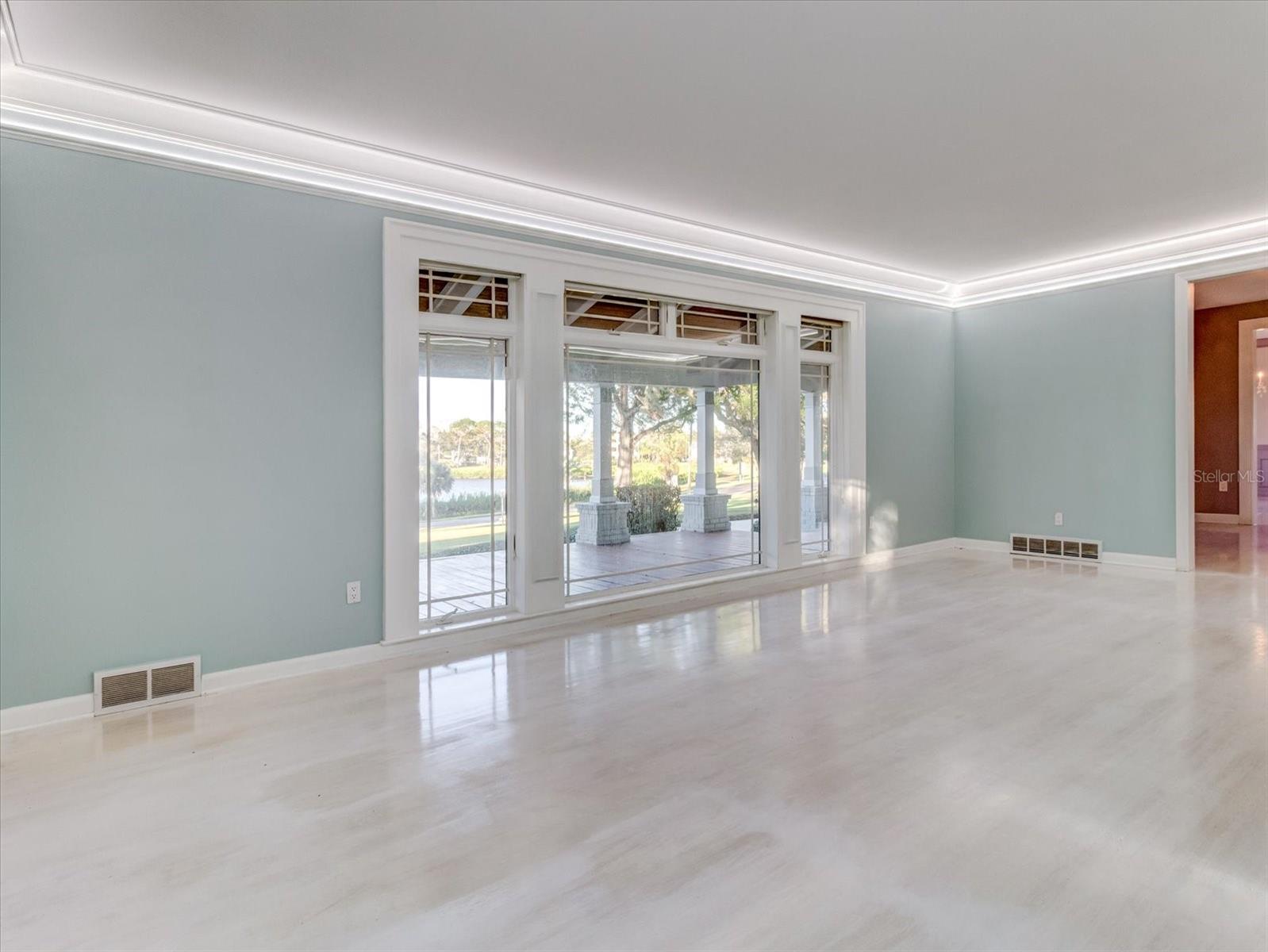 518 RIVERSIDE DR — photo 23