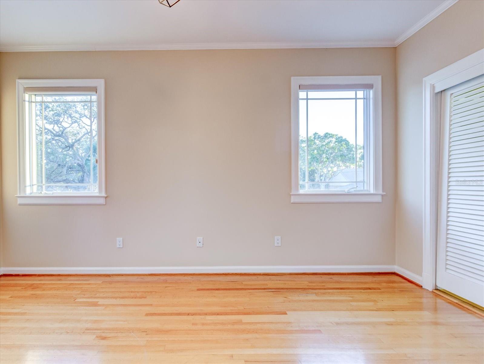 518 RIVERSIDE DR — photo 47