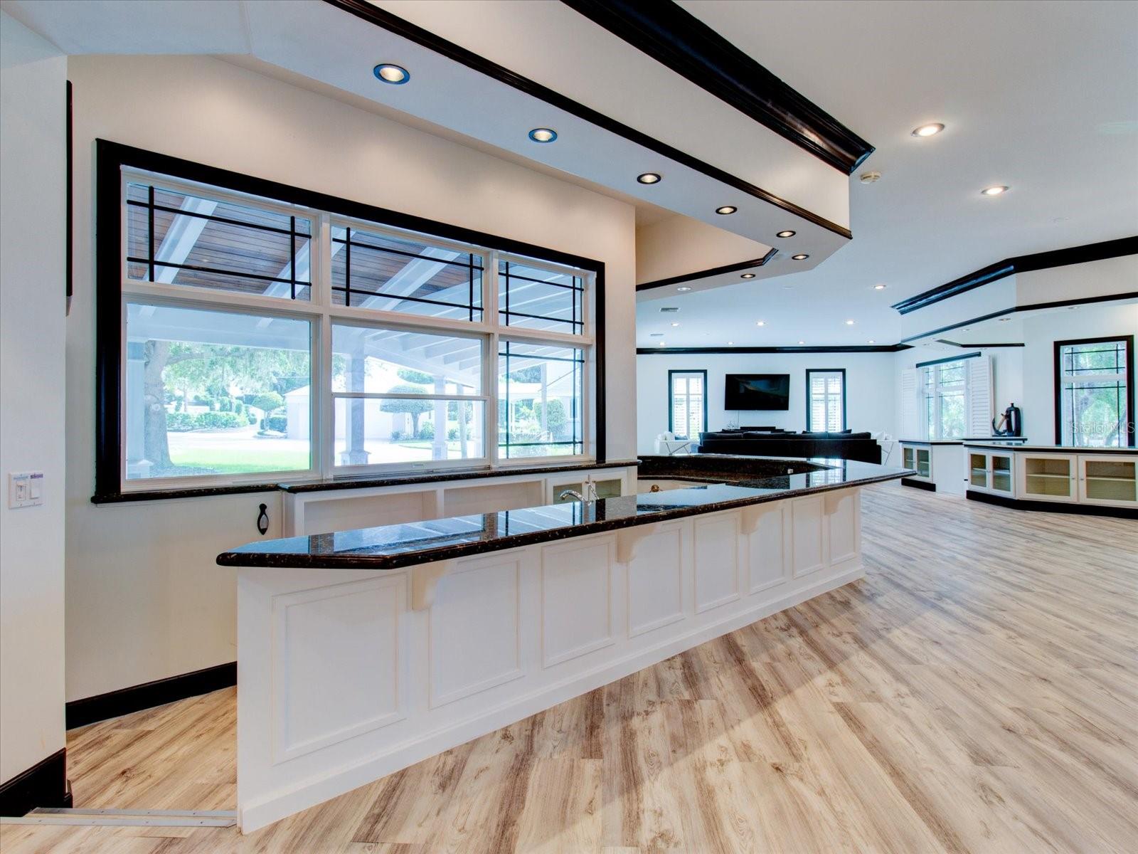 518 RIVERSIDE DR — photo 48