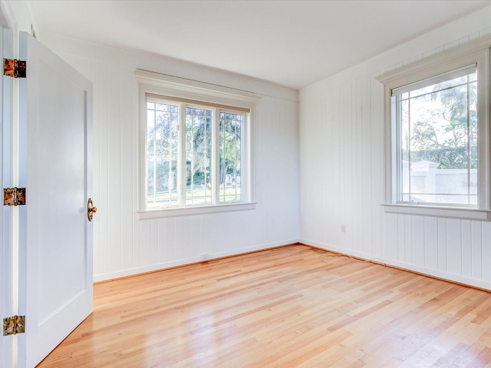 518 RIVERSIDE DR — photo 31