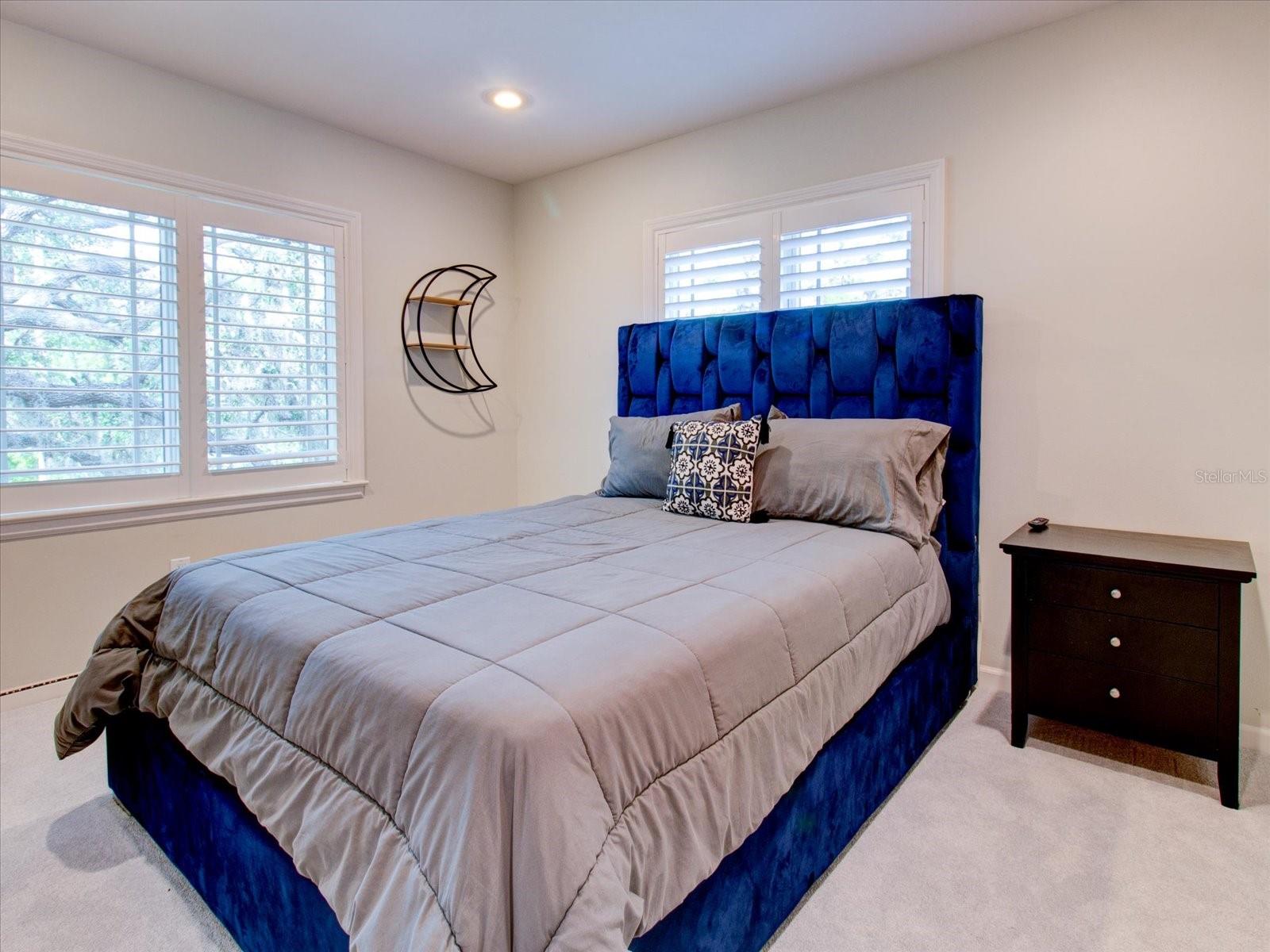 518 RIVERSIDE DR — photo 57