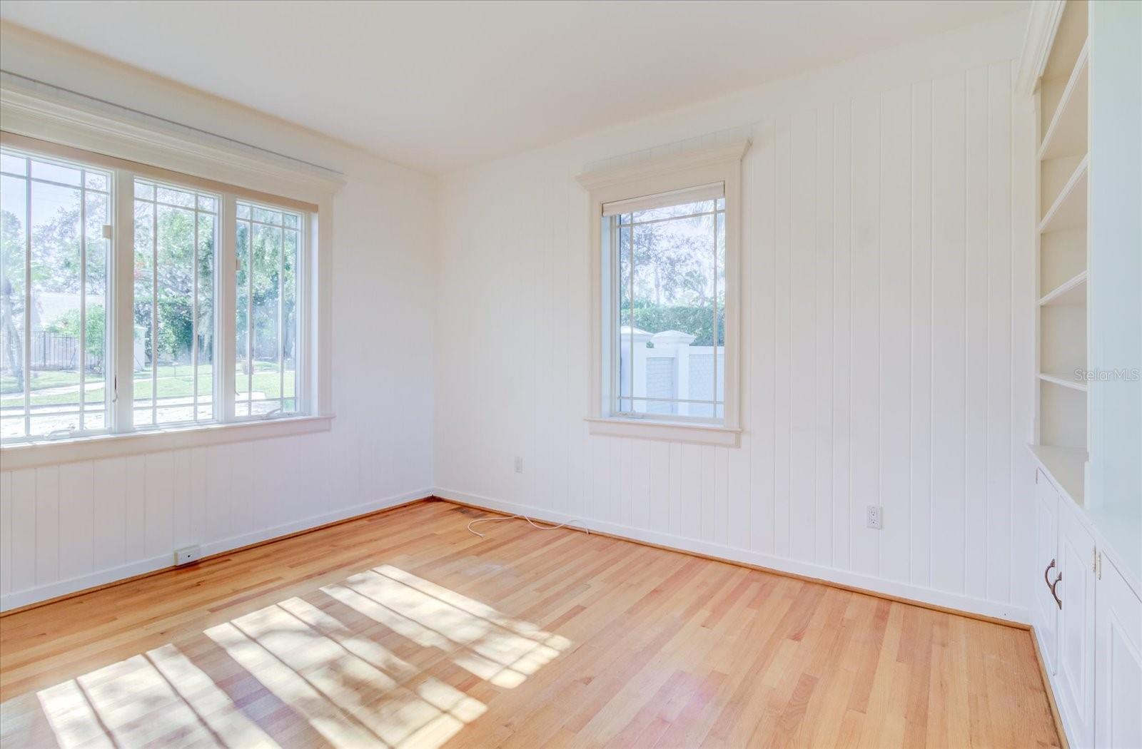 518 RIVERSIDE DR — photo 30