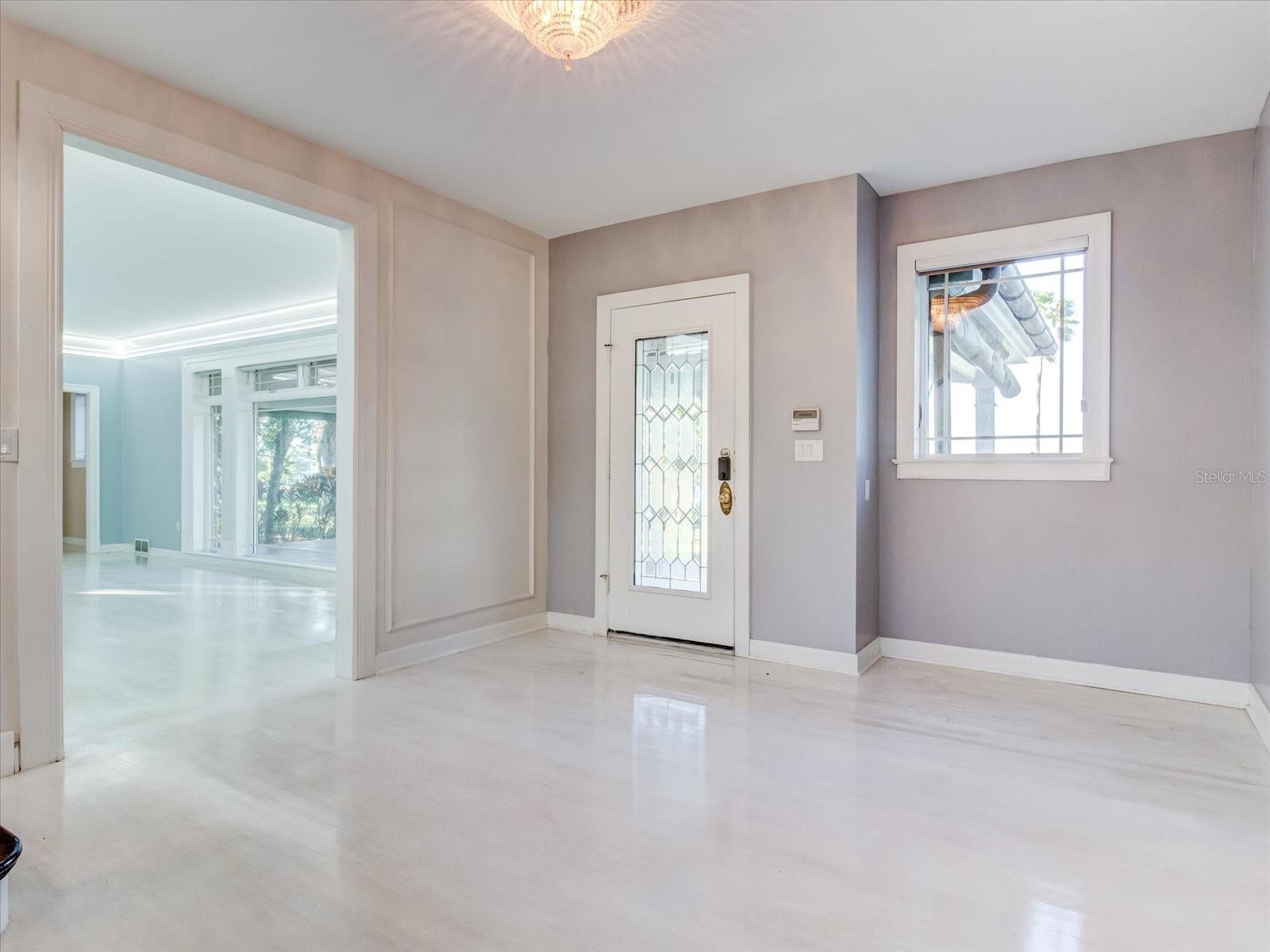 518 RIVERSIDE DR — photo 18