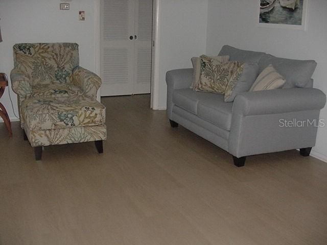 533 CIRCLEWOOD DR — photo 7