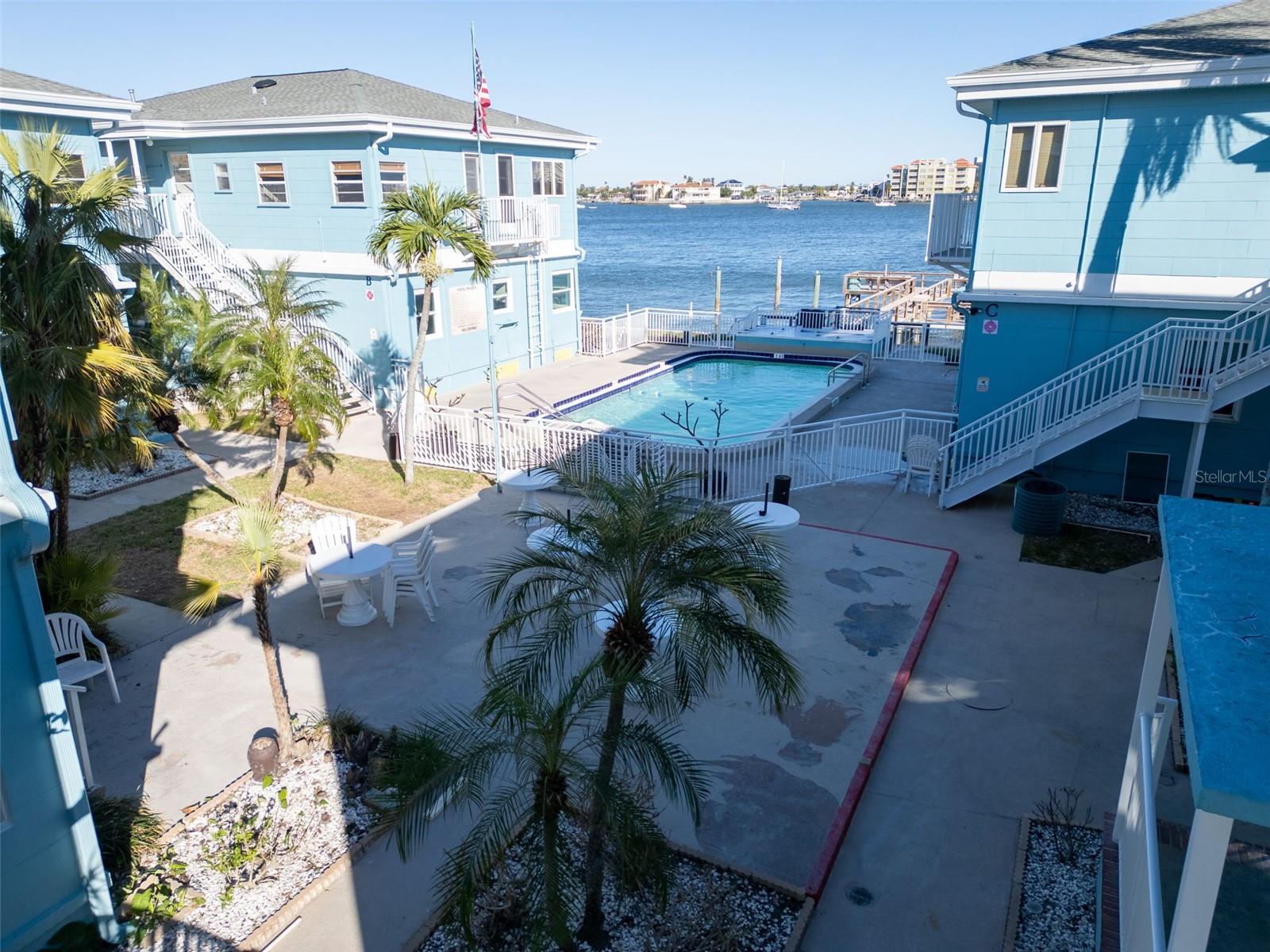 483 E SHORE DR #D3 — photo 33