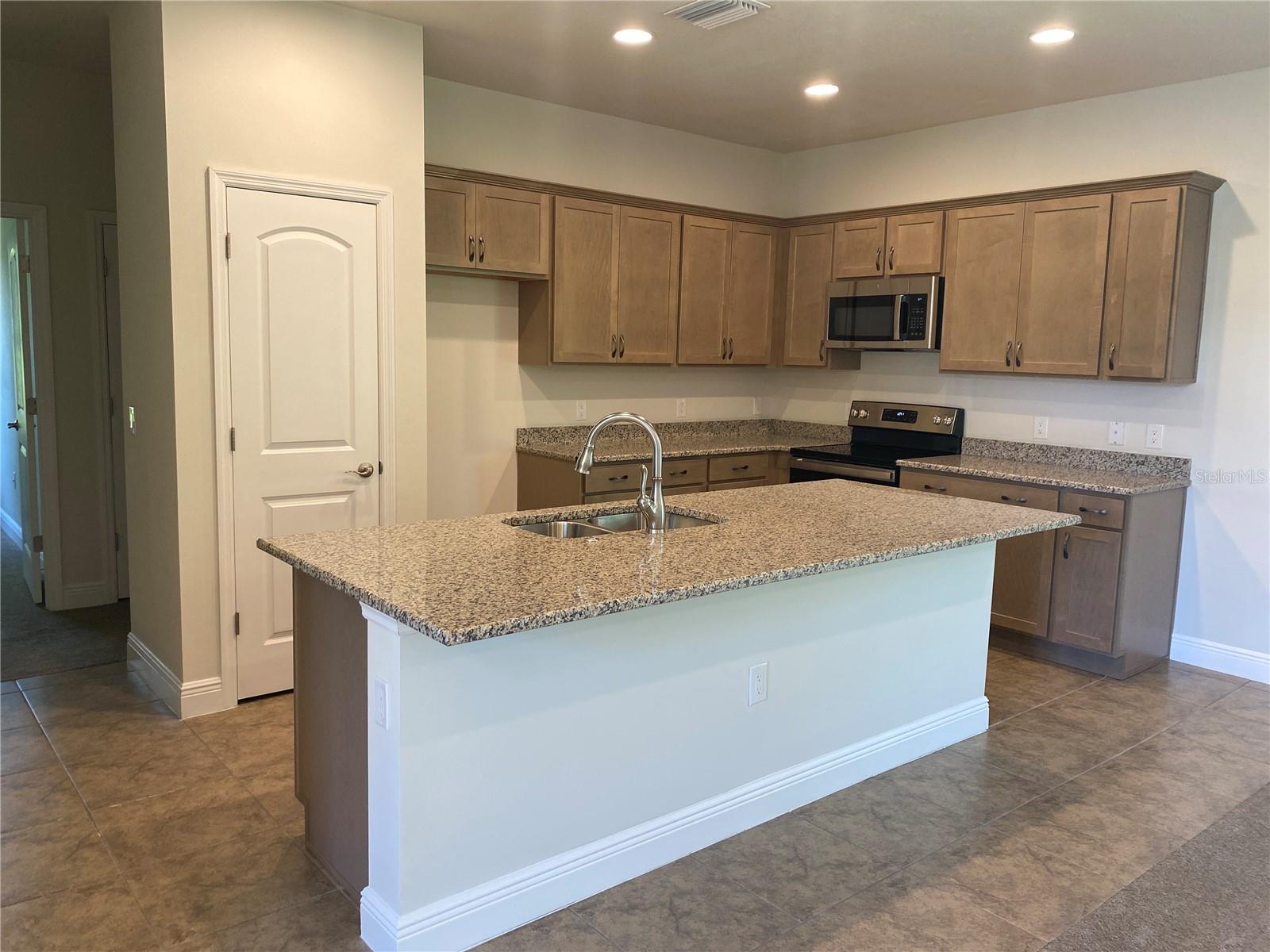 1828 SPANIEL AVE — photo 8