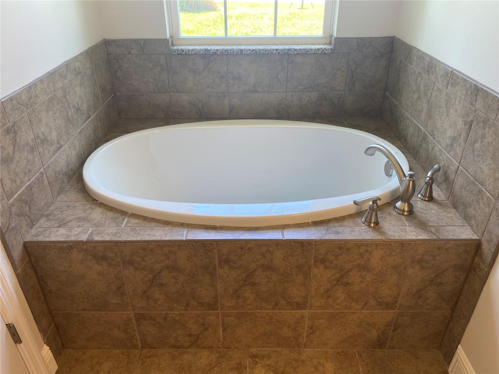 1828 SPANIEL AVE — photo 3