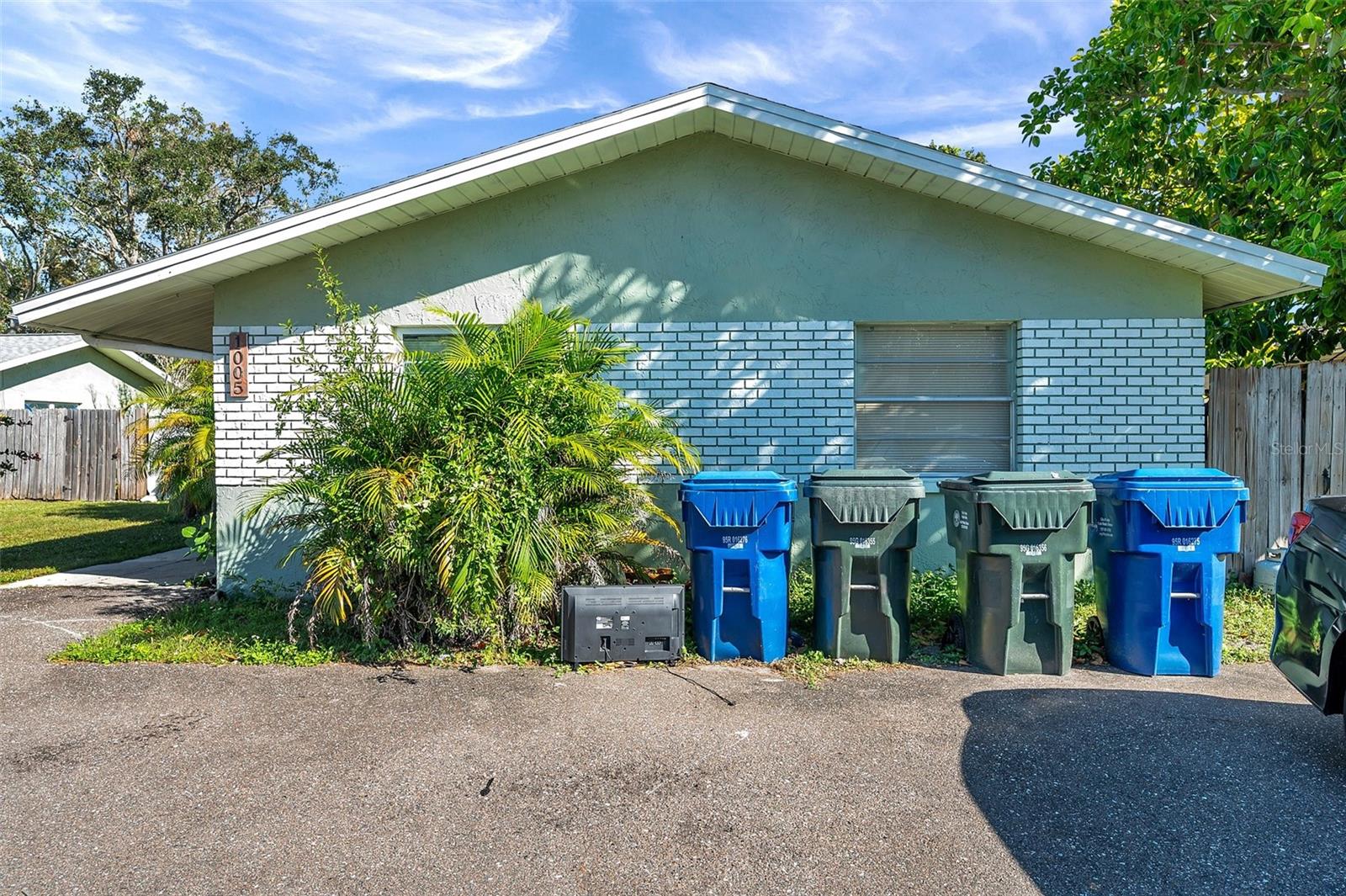 1005 LAKE PALMS DR — photo 2