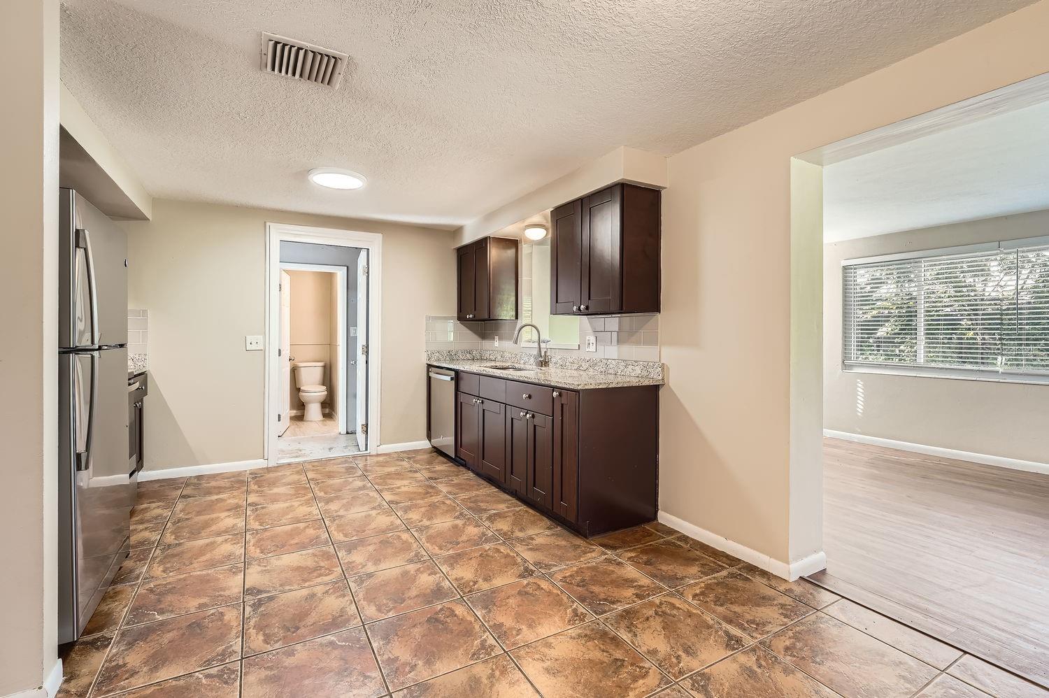5023 THAMES DR — photo 6