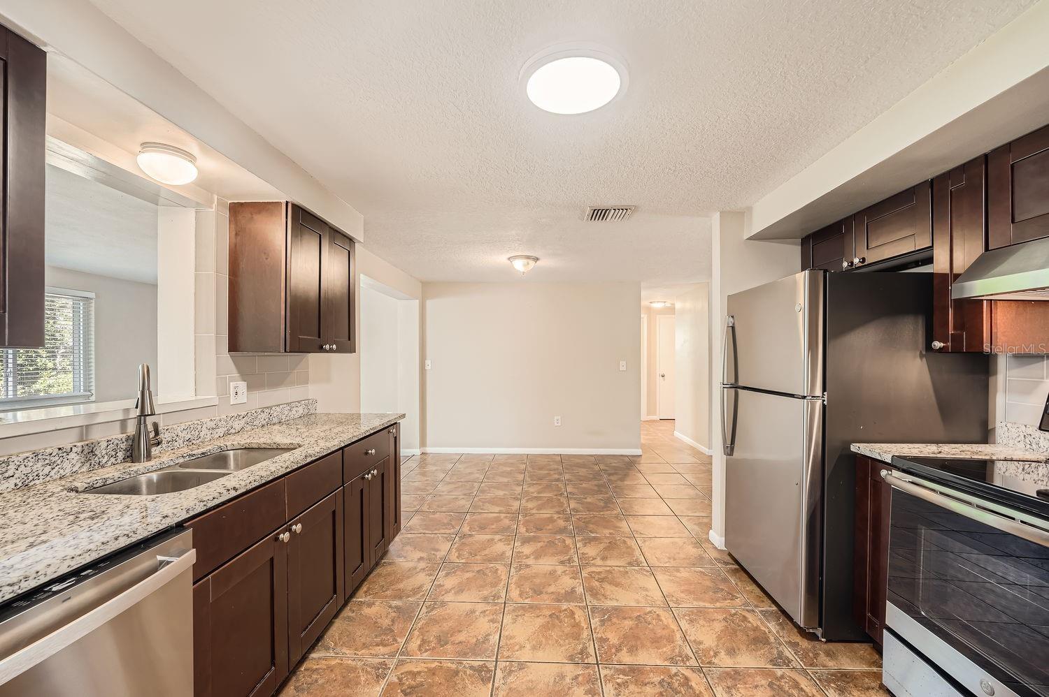 5023 THAMES DR — photo 7