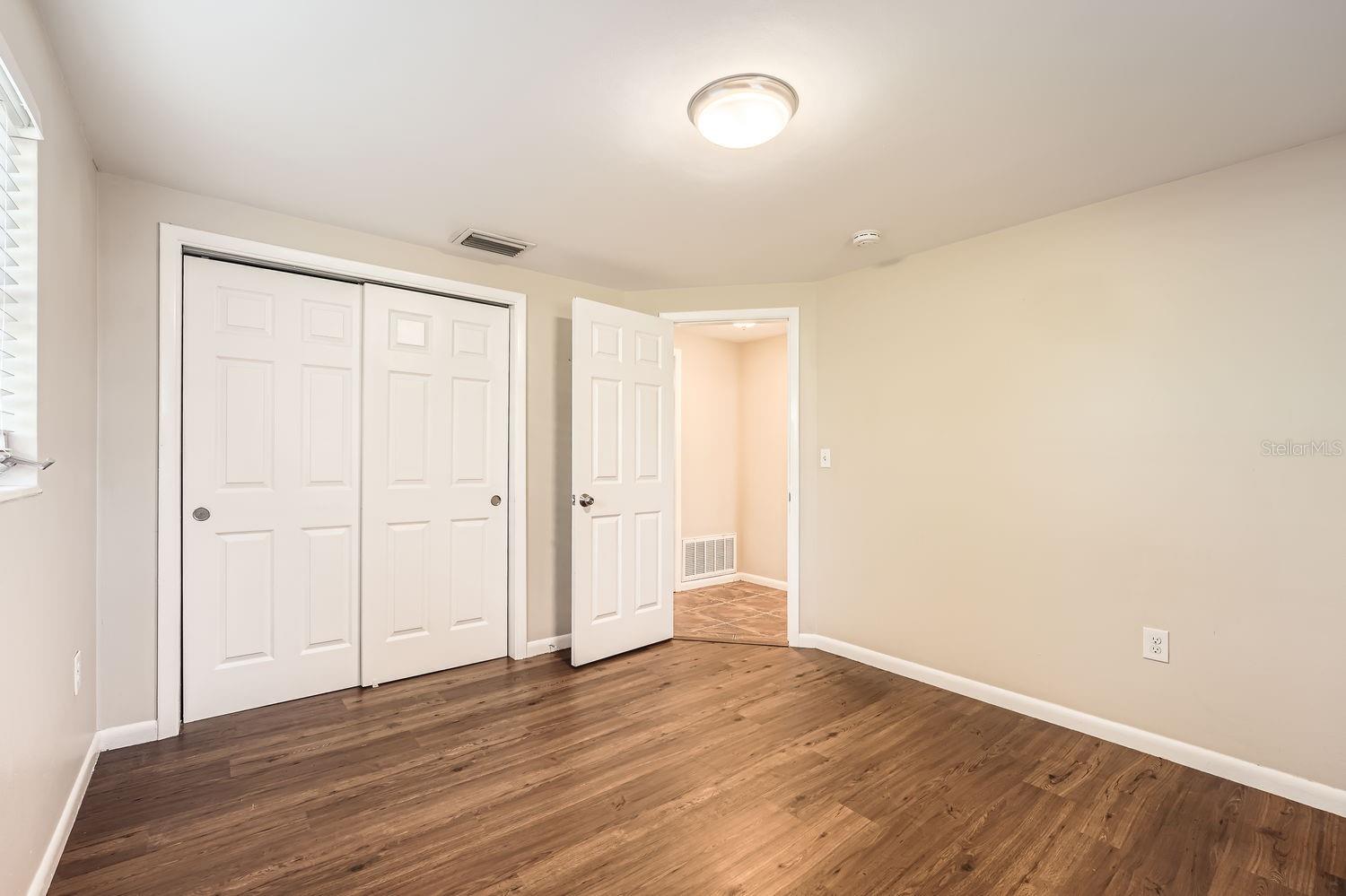 5023 THAMES DR — photo 8