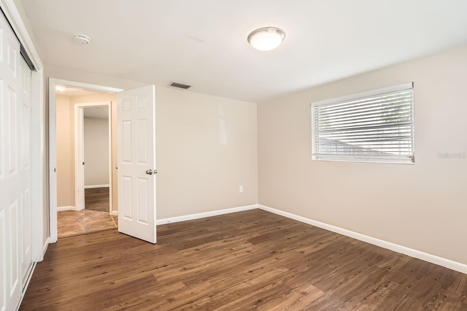 5023 THAMES DR — photo 9