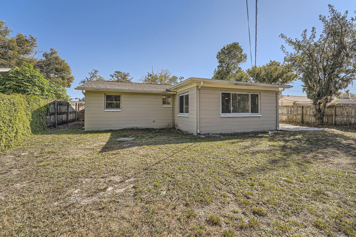 5023 THAMES DR — photo 11