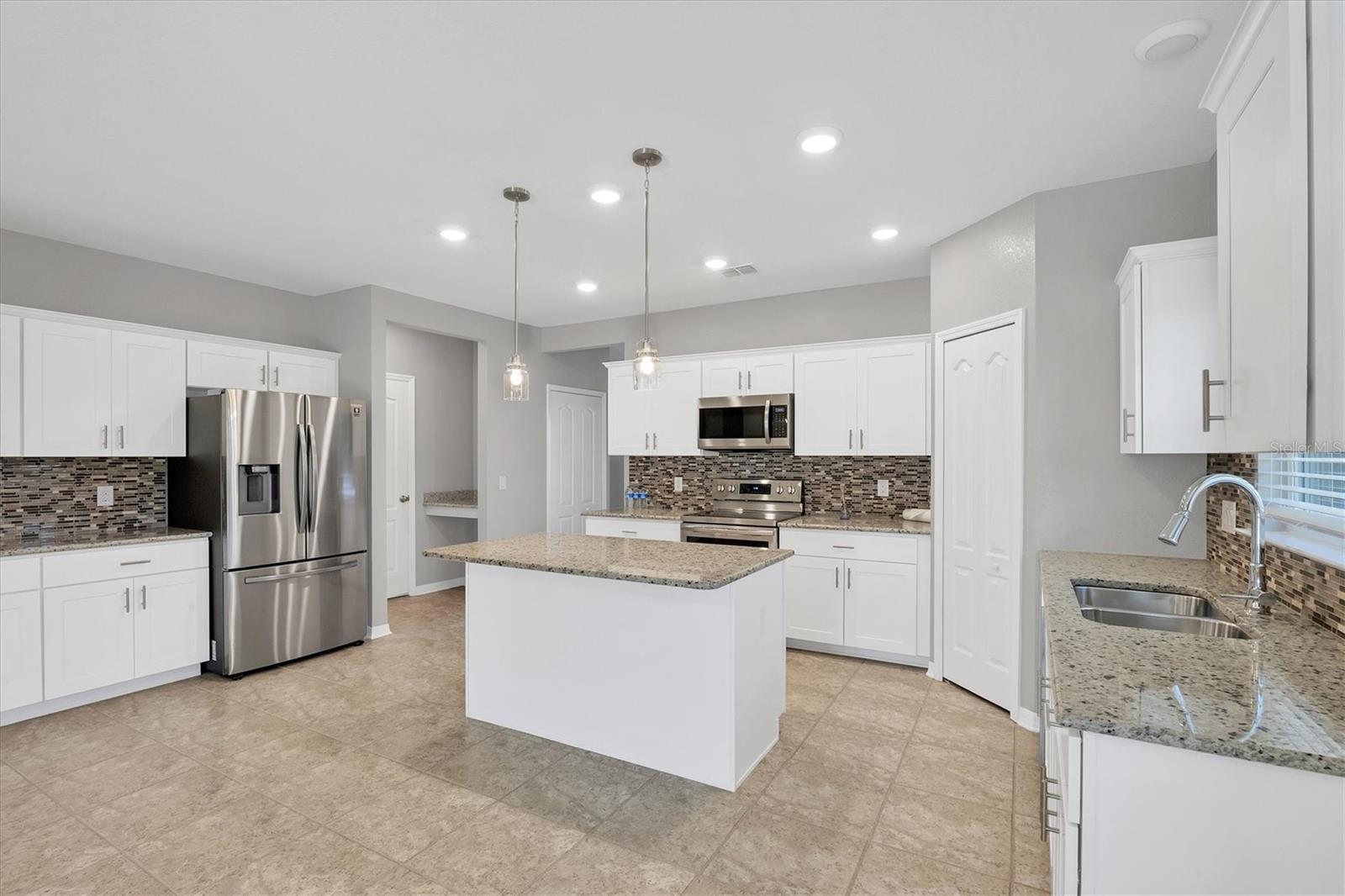 2179 W PRICE BLVD — photo 8