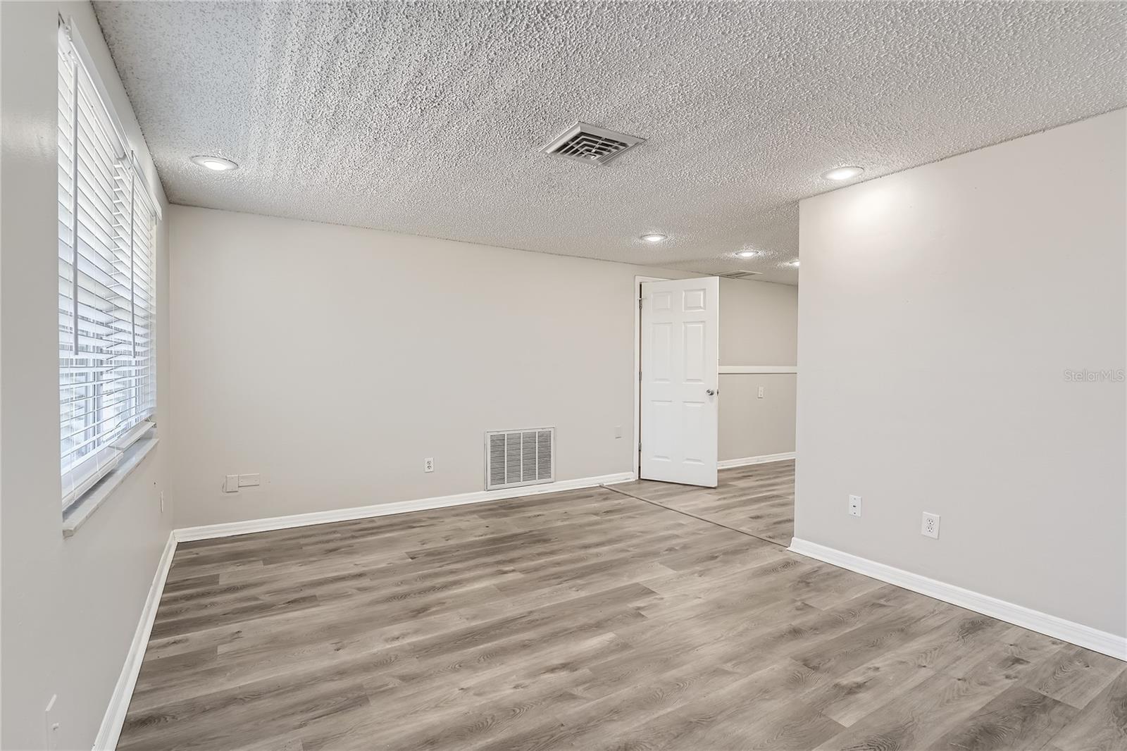 7311 BUCHANAN DR — photo 2