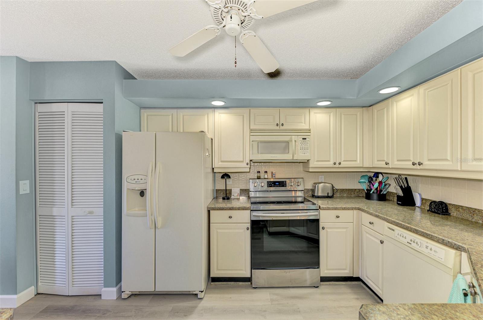 5761 AVISTA DR #5761 — photo 25